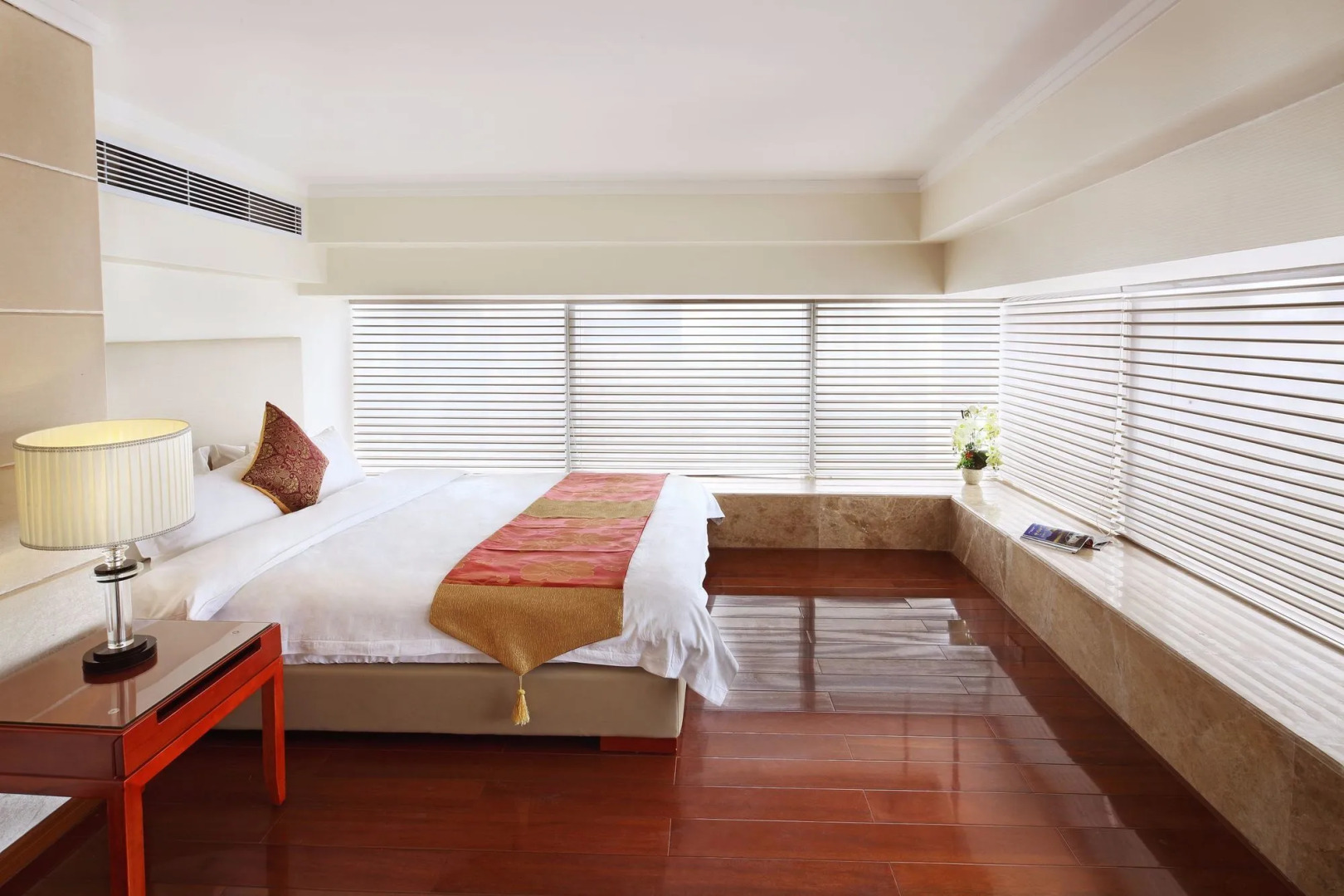 South & North International Apartment