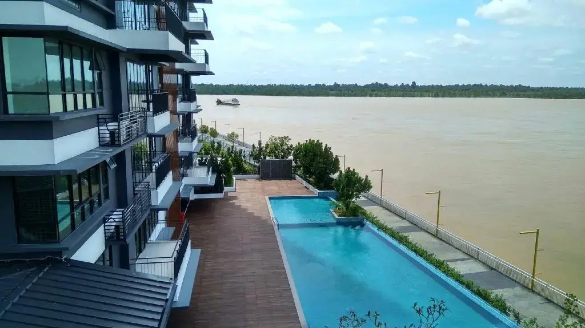 Waterfront 3Br+3Bath+8 Pax+Wifi+ 1 Parking