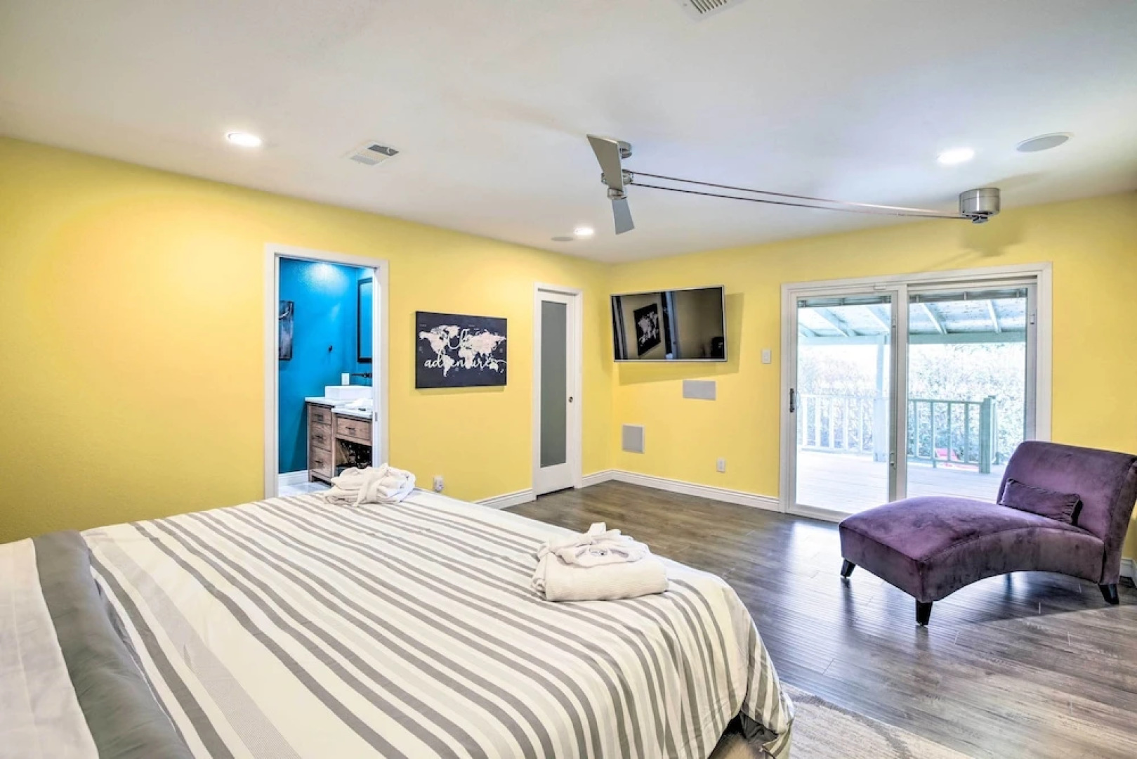 Poolside Oasis: Richardson Home w/ Movie Room!