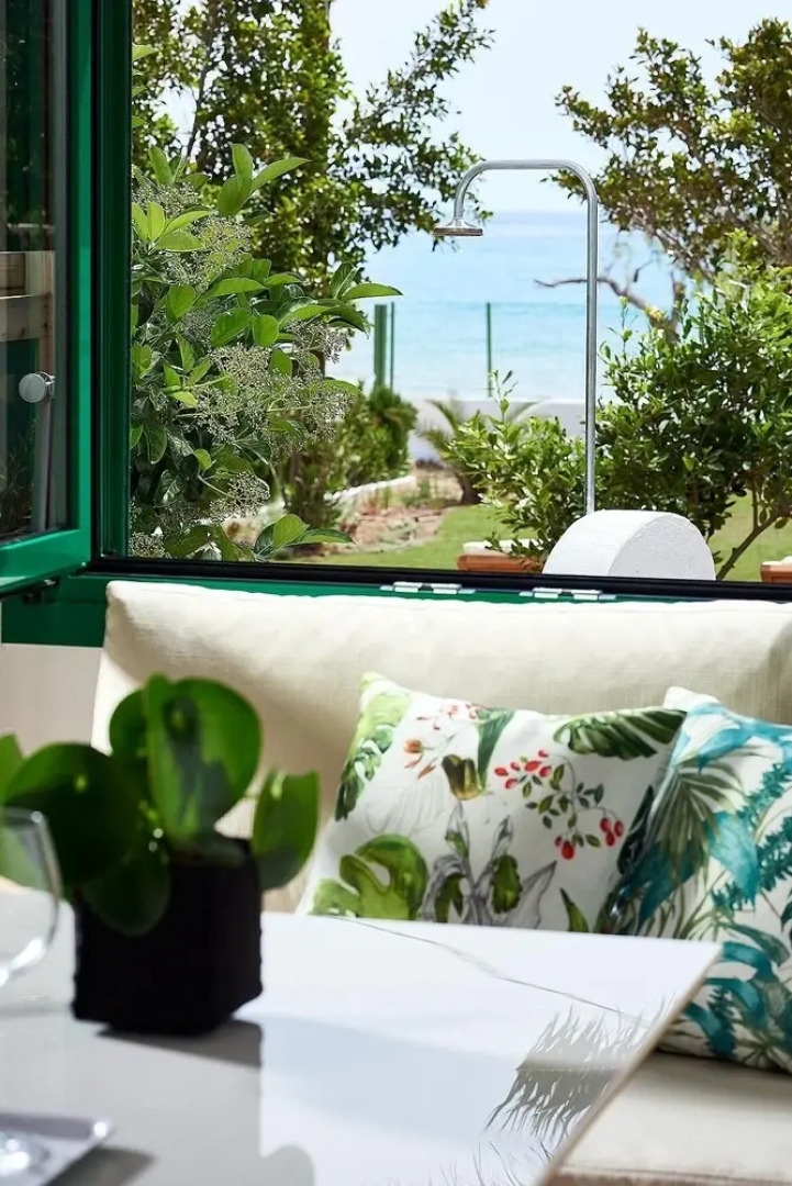 Seafront Villa With Private Pool and Kids Playground 300m From Restaurants