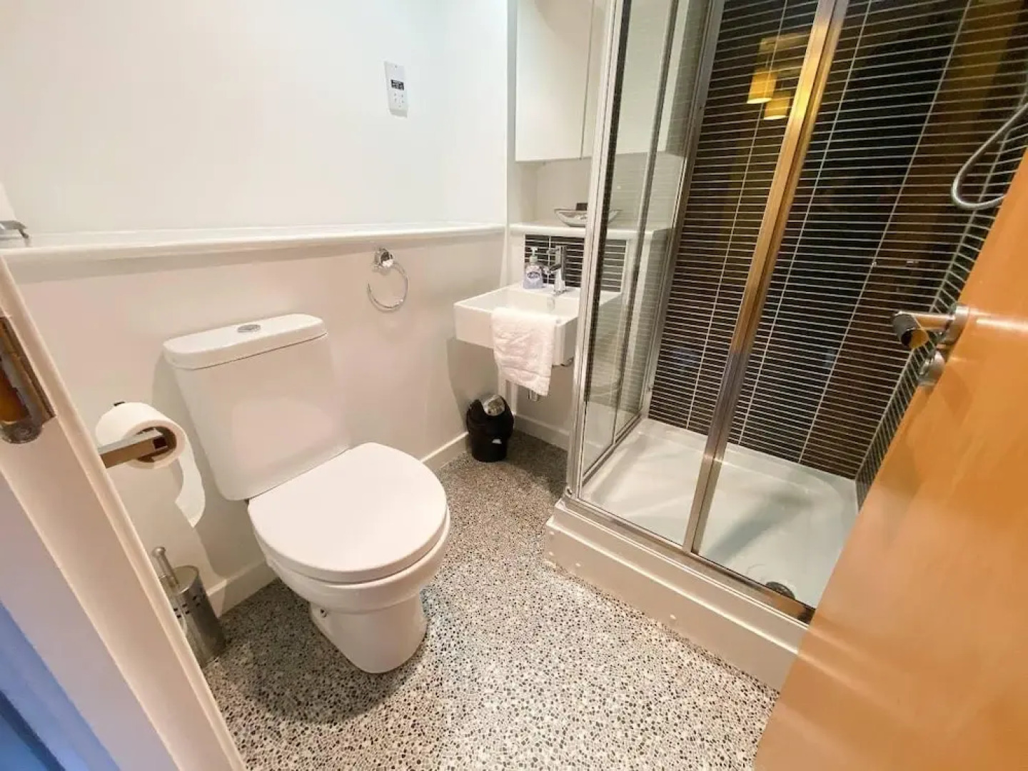 Glasgow Ellerslie Path 2bd Home - Parking