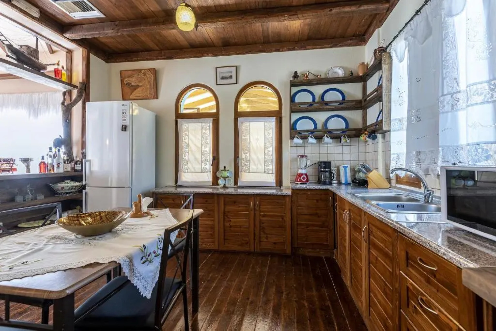 Selana House with outdoor pool