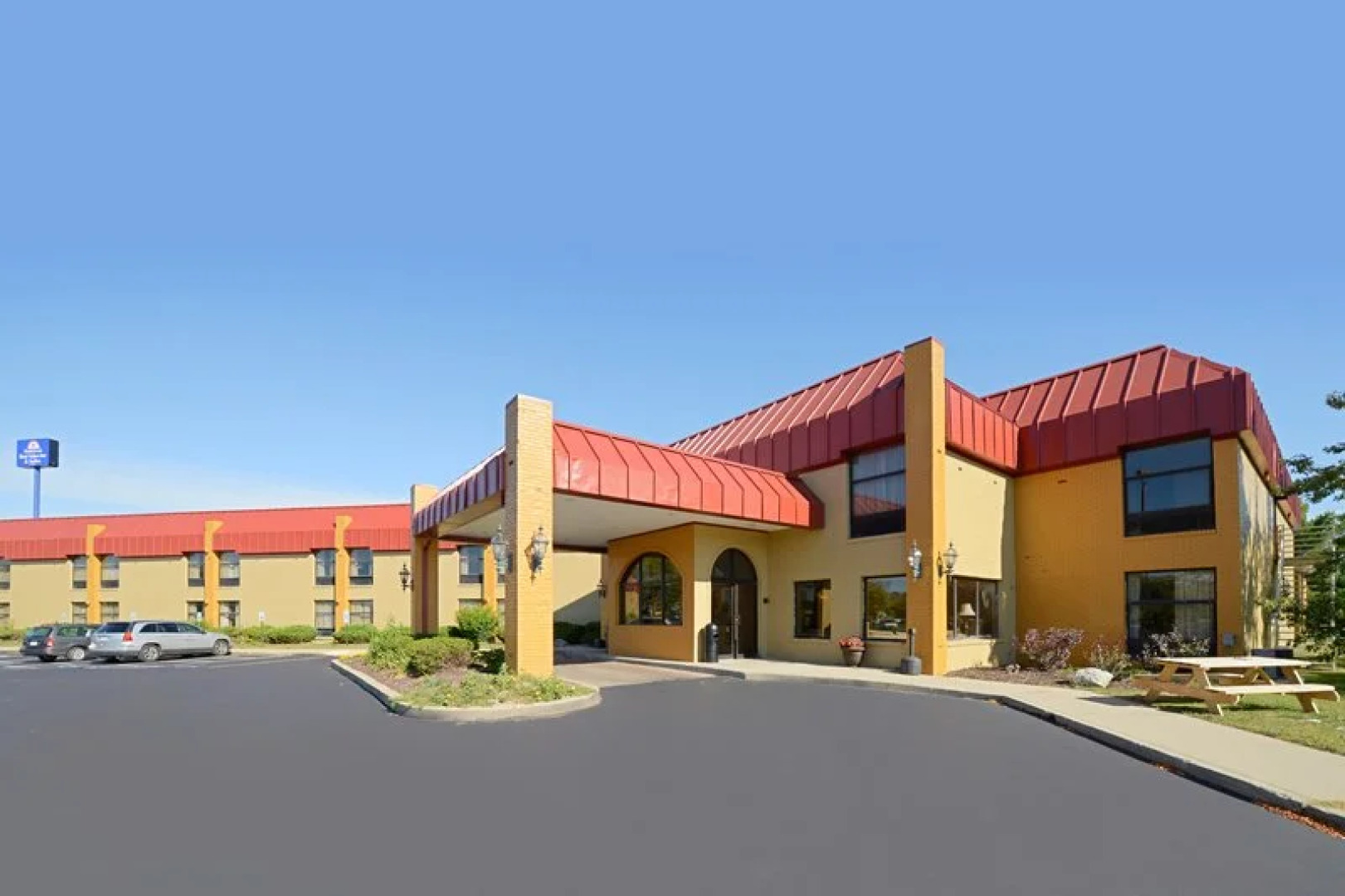 Days Inn & Suites By Wyndham Kalamazoo