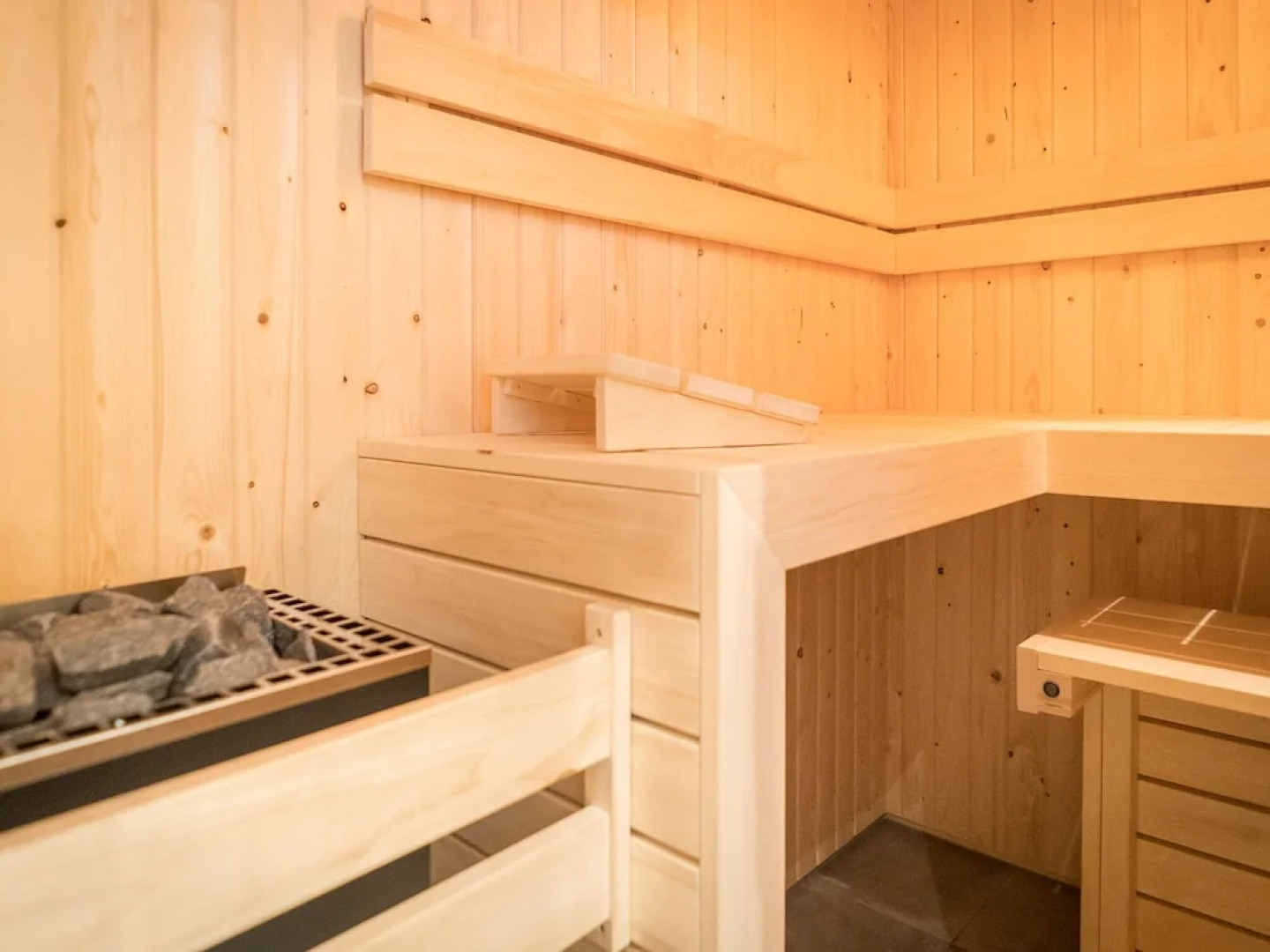 Detached Luxury Villa With Four Bathrooms Near the Sea