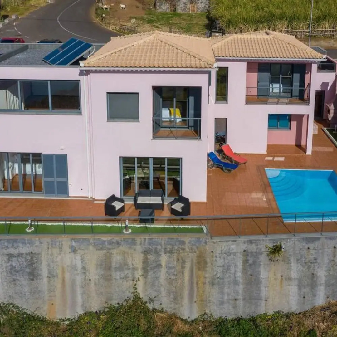 Canhas Views Pool and Barbecue