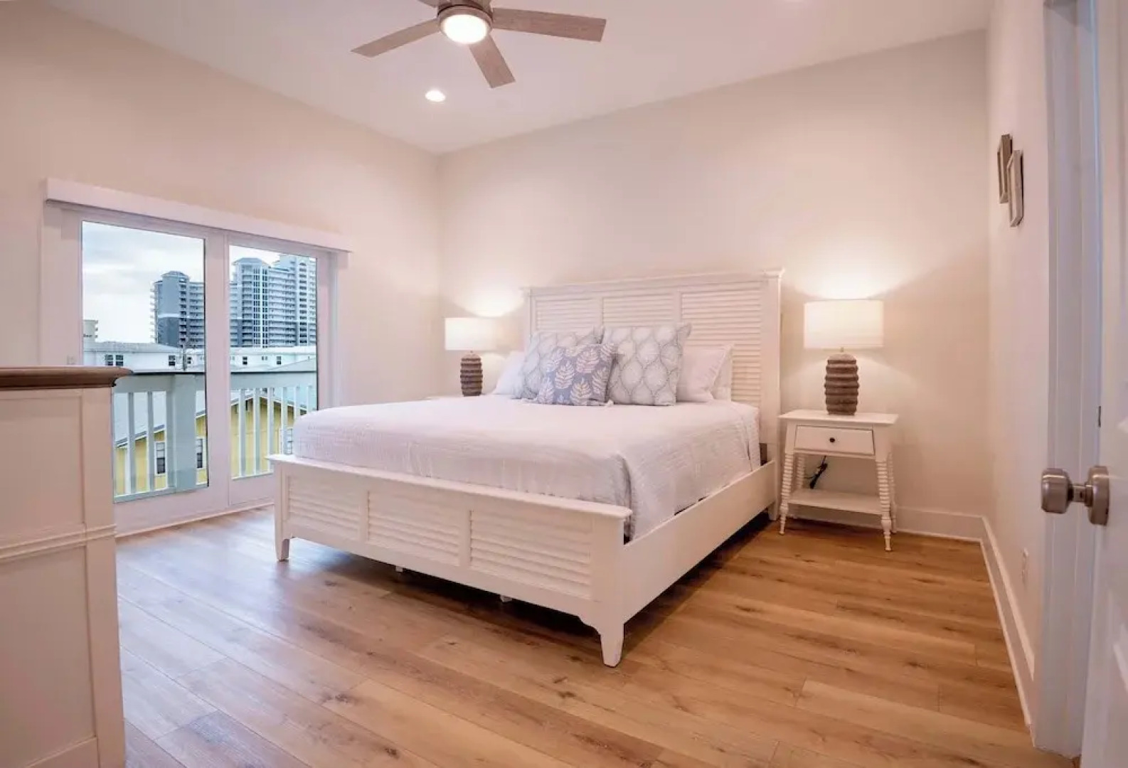 8 Bed 9 Bath Private Pool Grill Walk to Beach