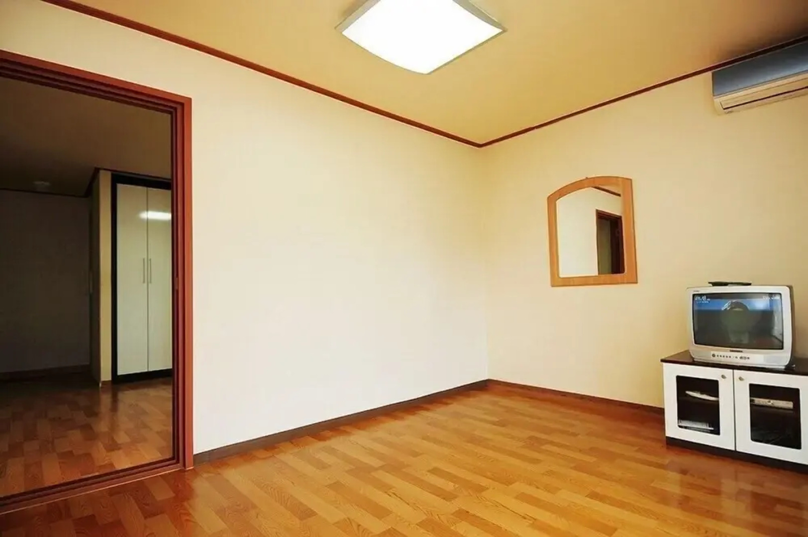 Songnisan Mountain White