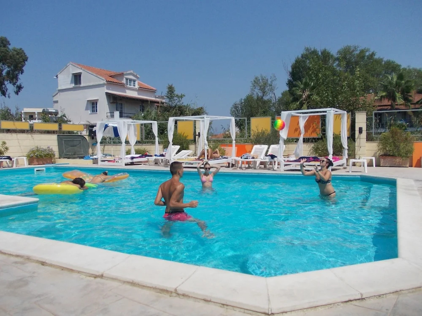 Antony's Complex - Apartments