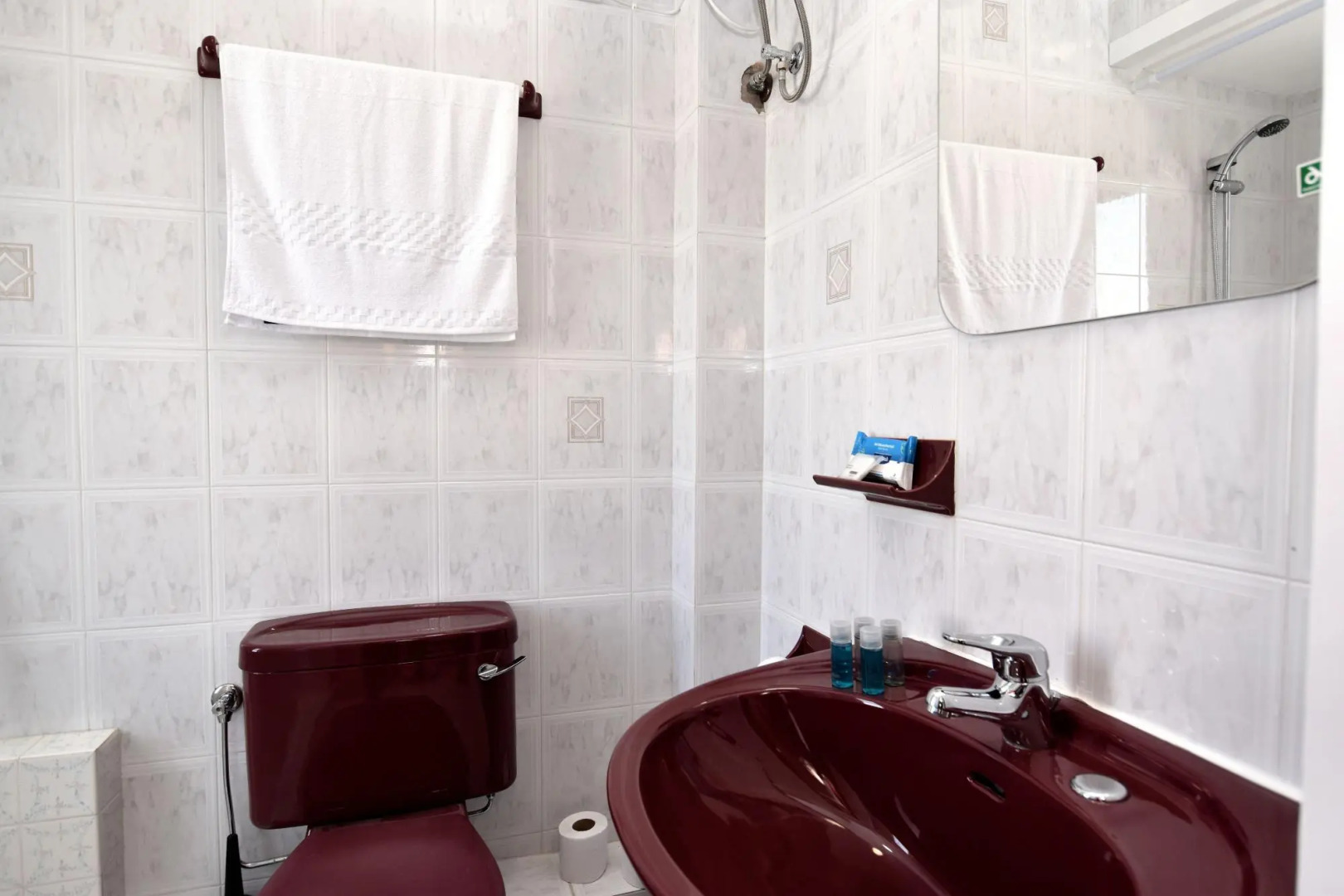 2 Bedroom, Bright & Central Top Floor Apartment - 5