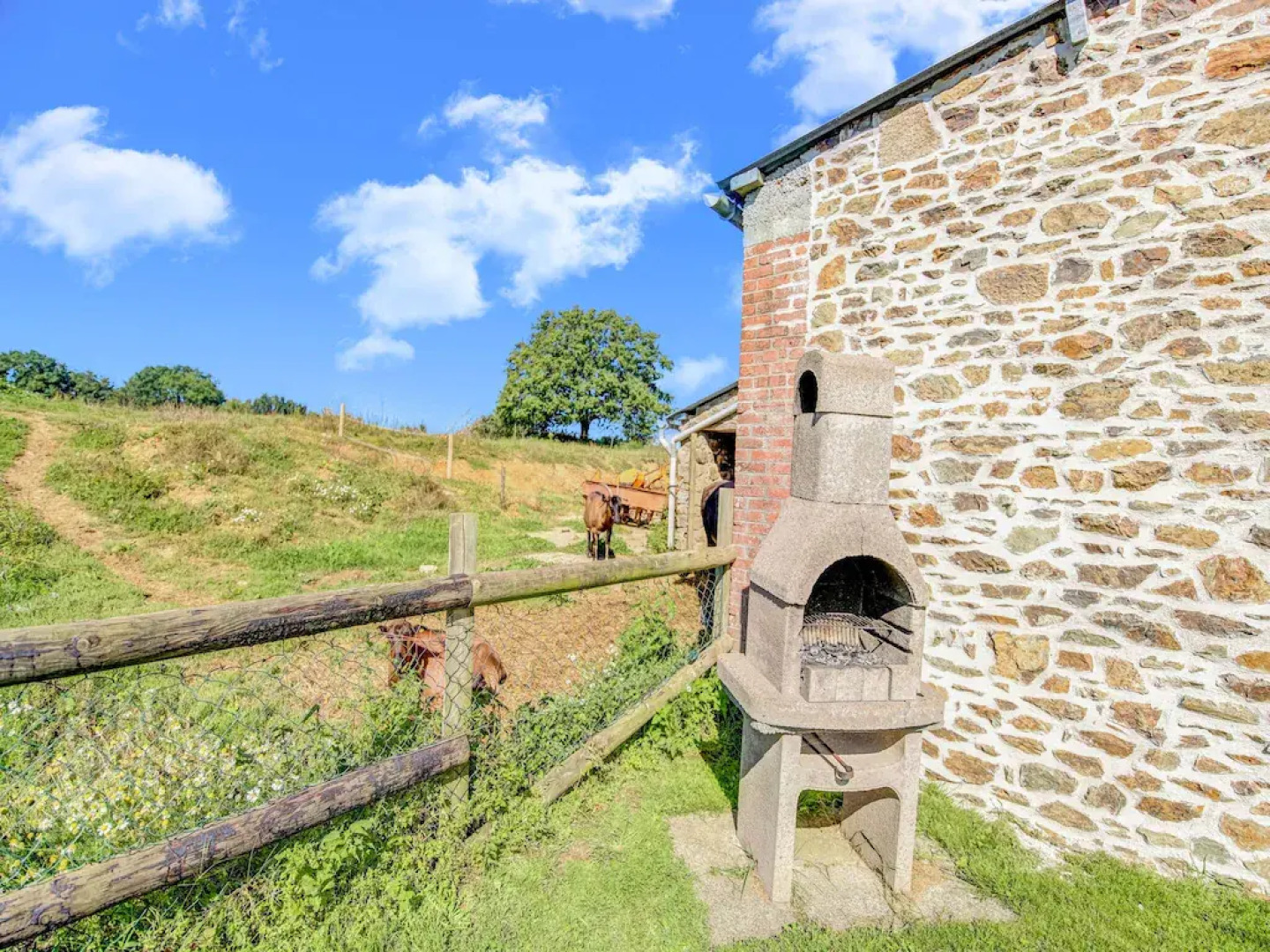 Welcoming Holiday Home in Brainville With Fenced Garden