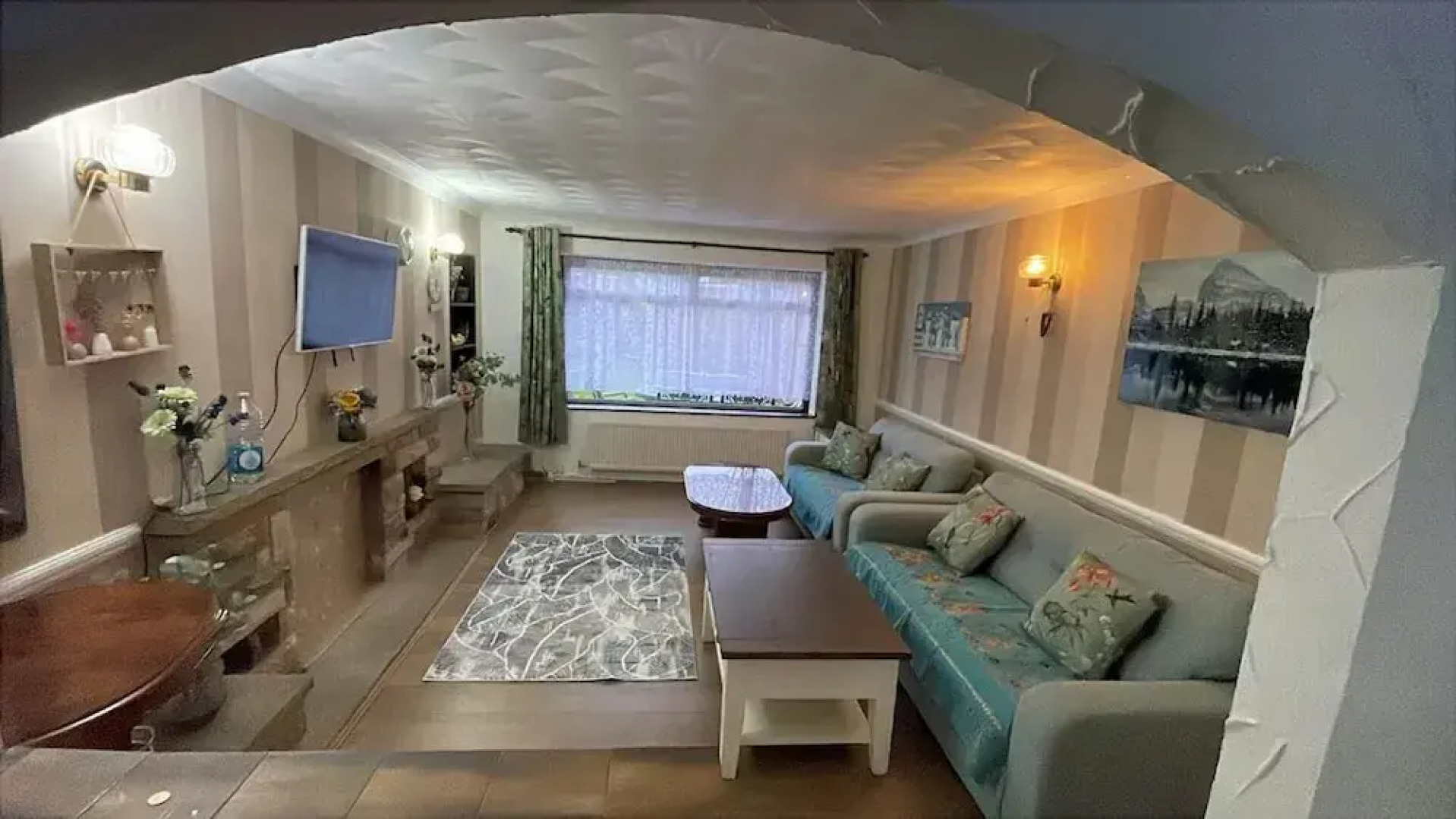 Charming Basildon House With 3 Bedroom Near Town