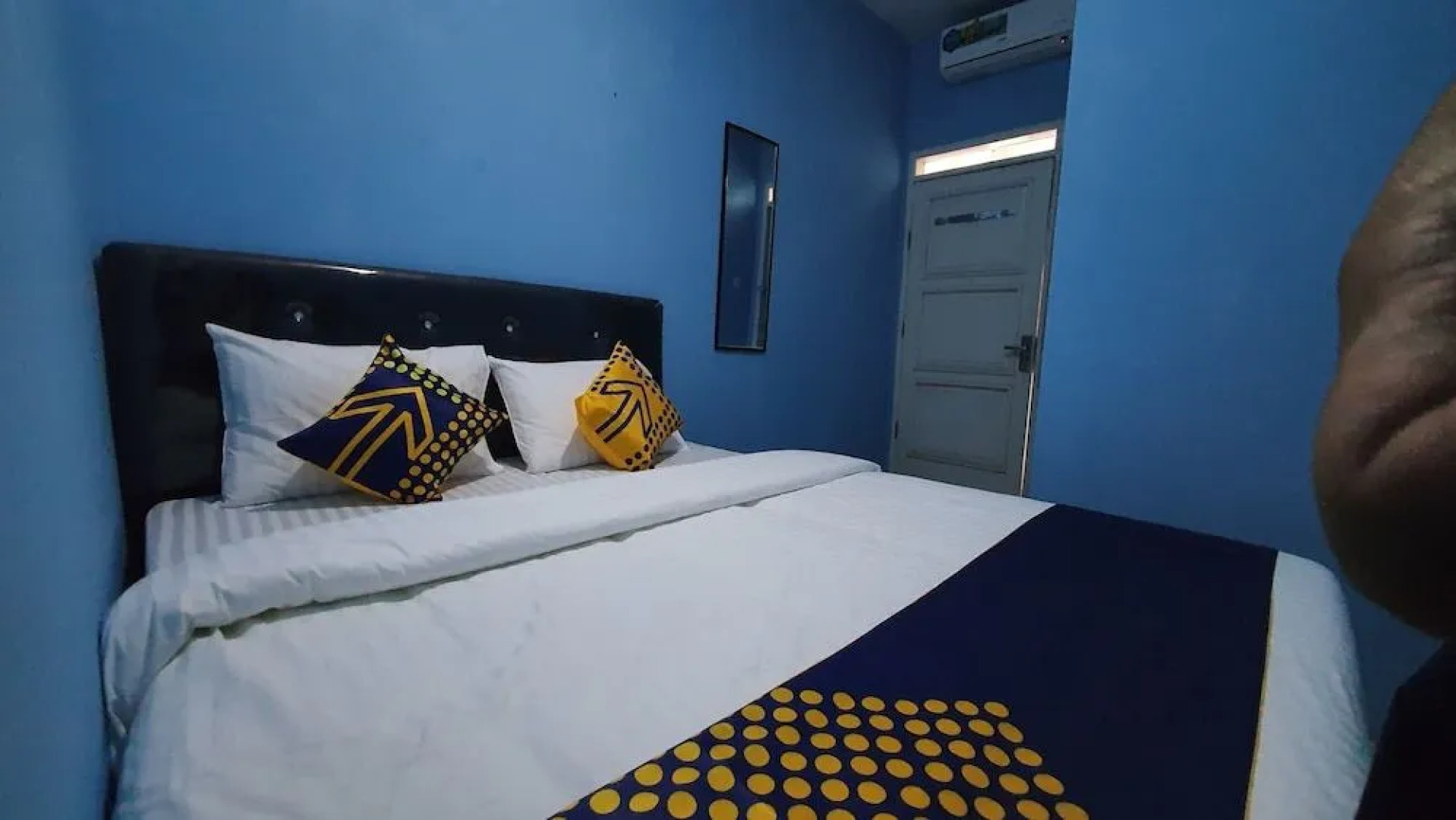 OYO 2302 Blue House Costel Syariah