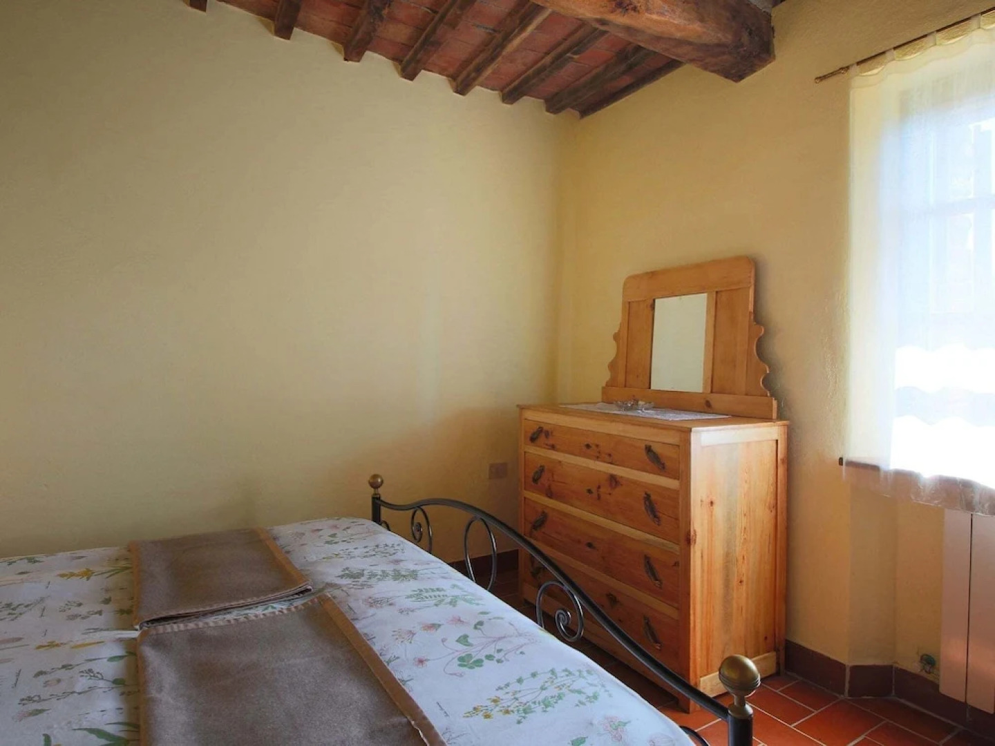 A Quaint Farmhouse in Paciano with Swimming Pool
