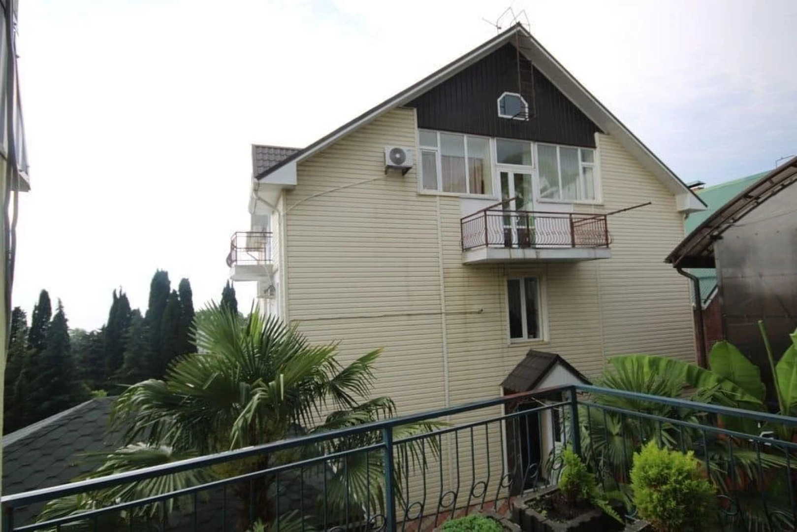 Karavella Guest House