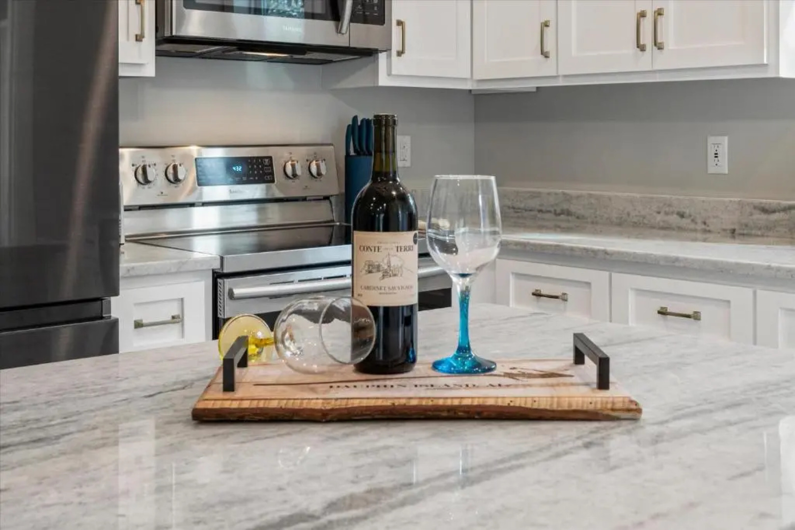 The Hummingbird House - East End Island / Pet Friendly