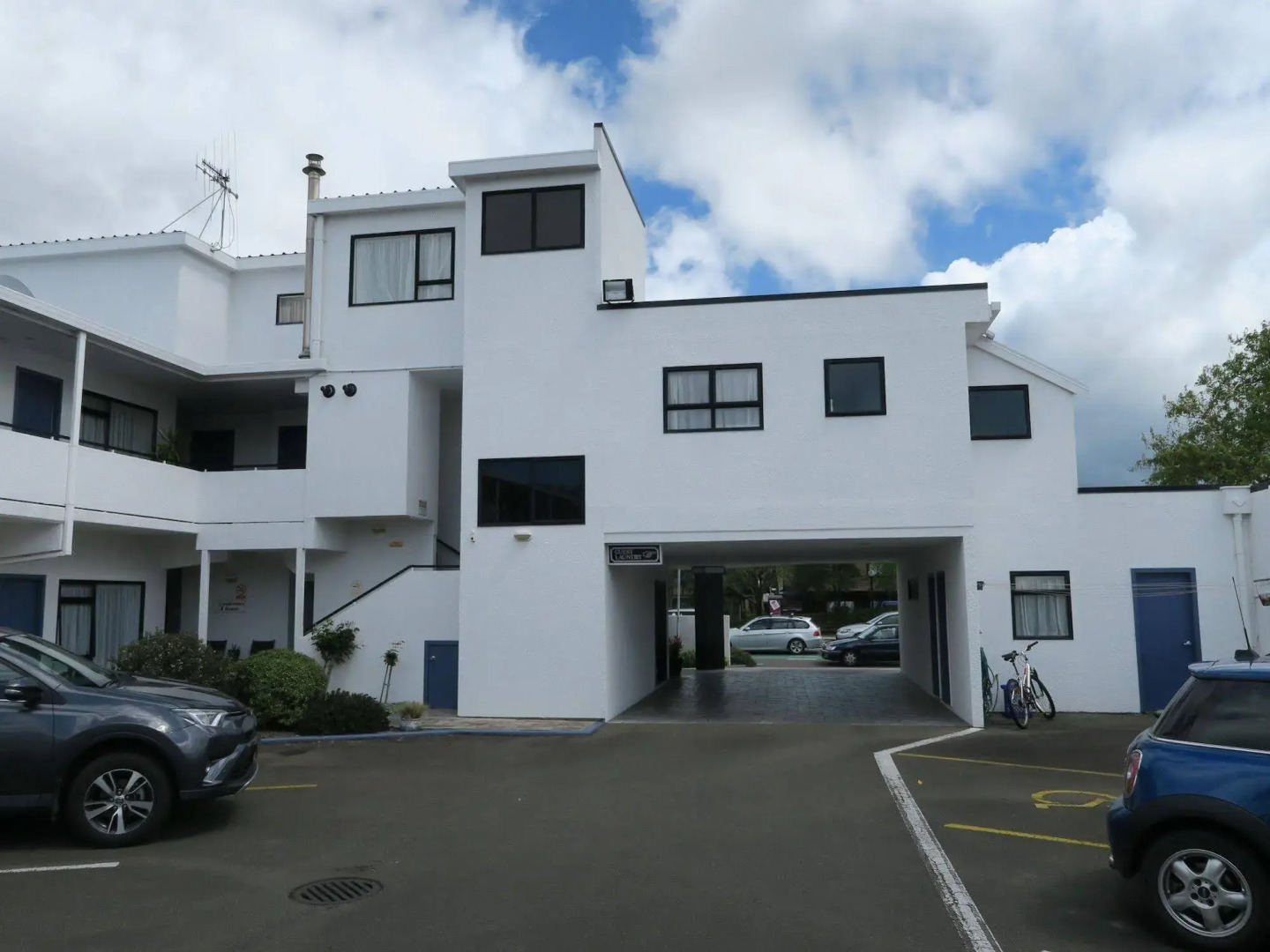 Shadzz Motel & Conference Centre