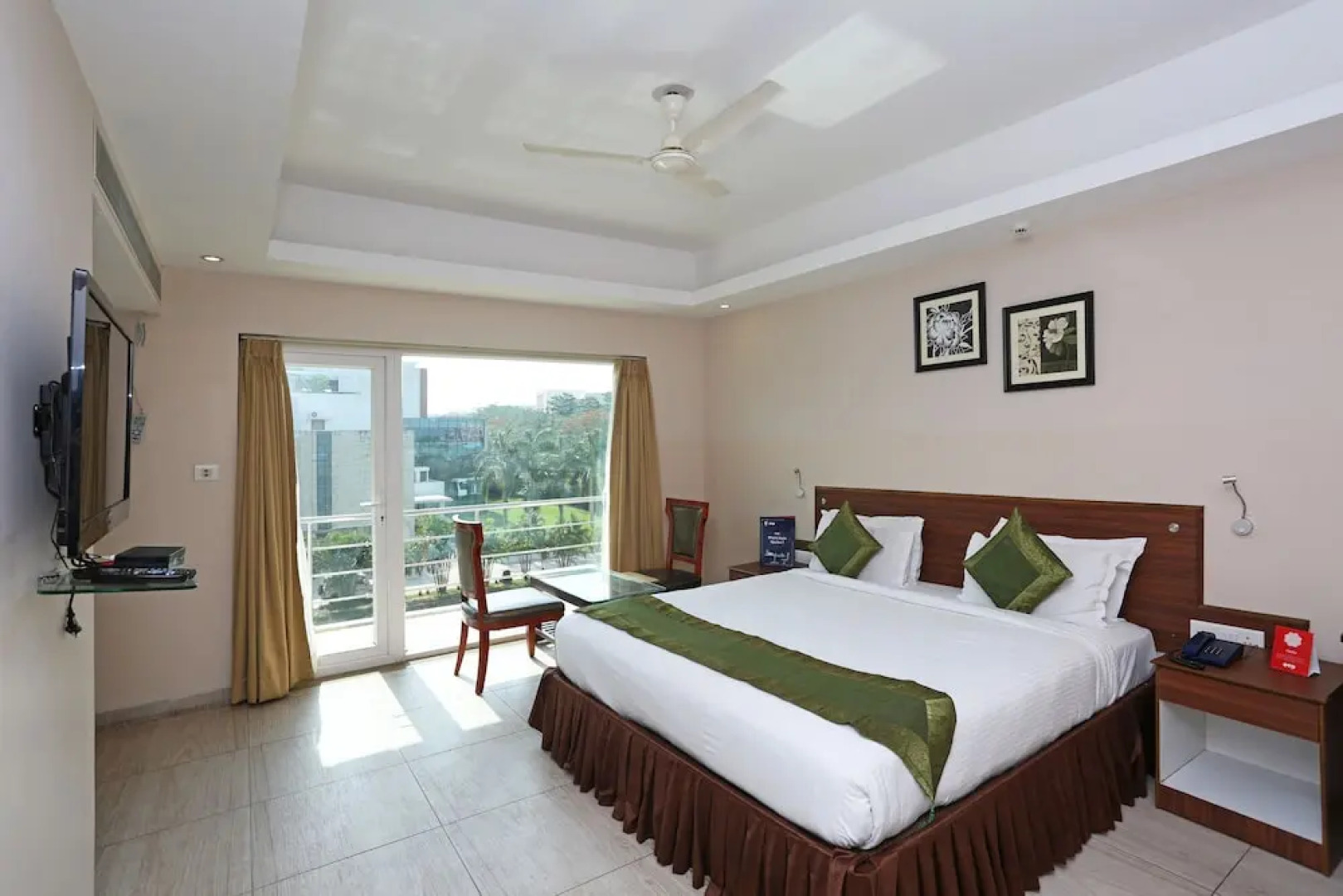 Hotel BJ's By the Way