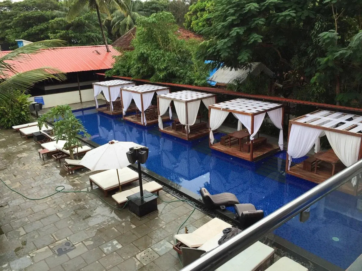 SinQ Party Hotel