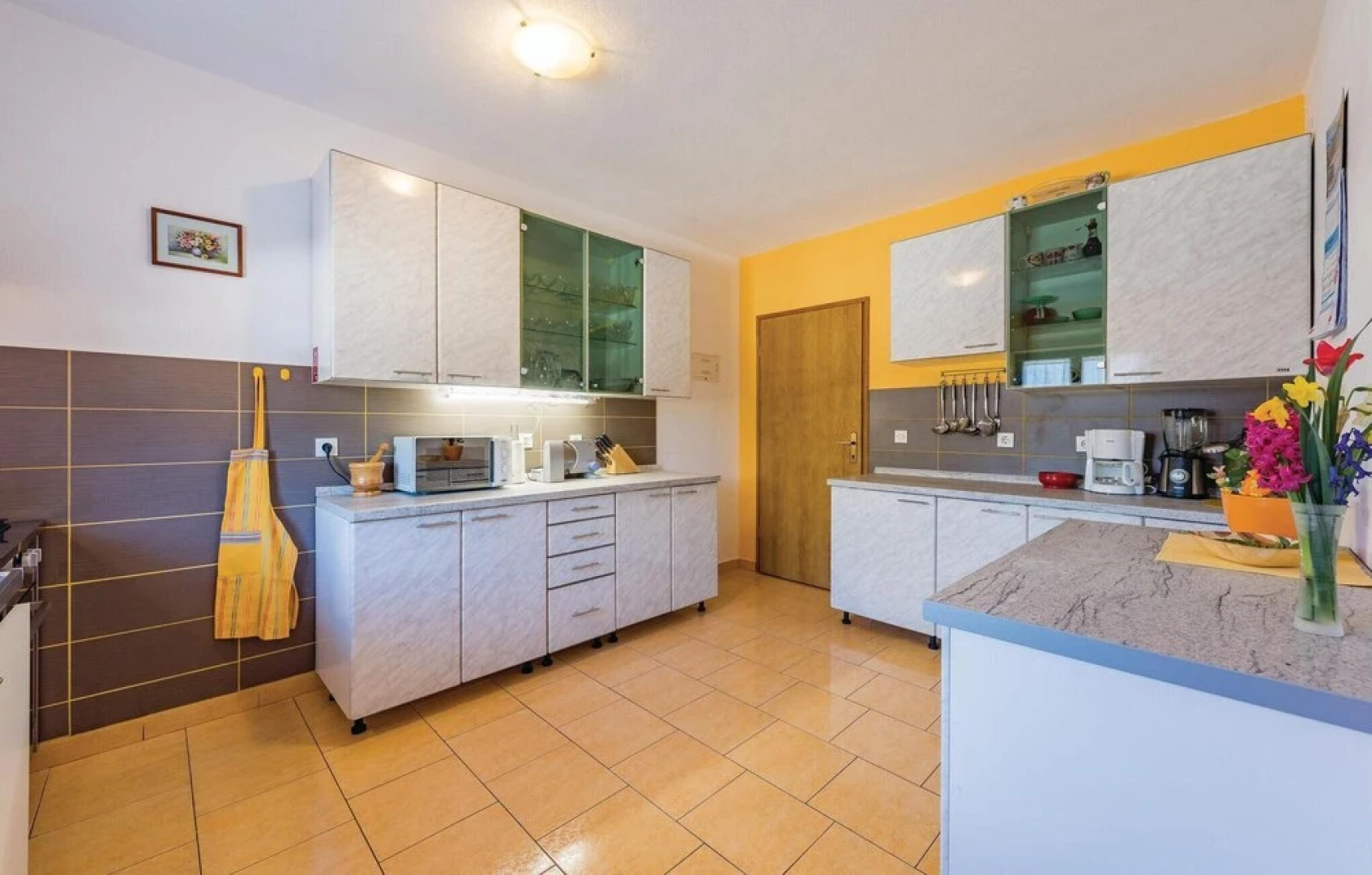 Awesome Home in Visnjan with Hot Tub, Sauna & WiFi