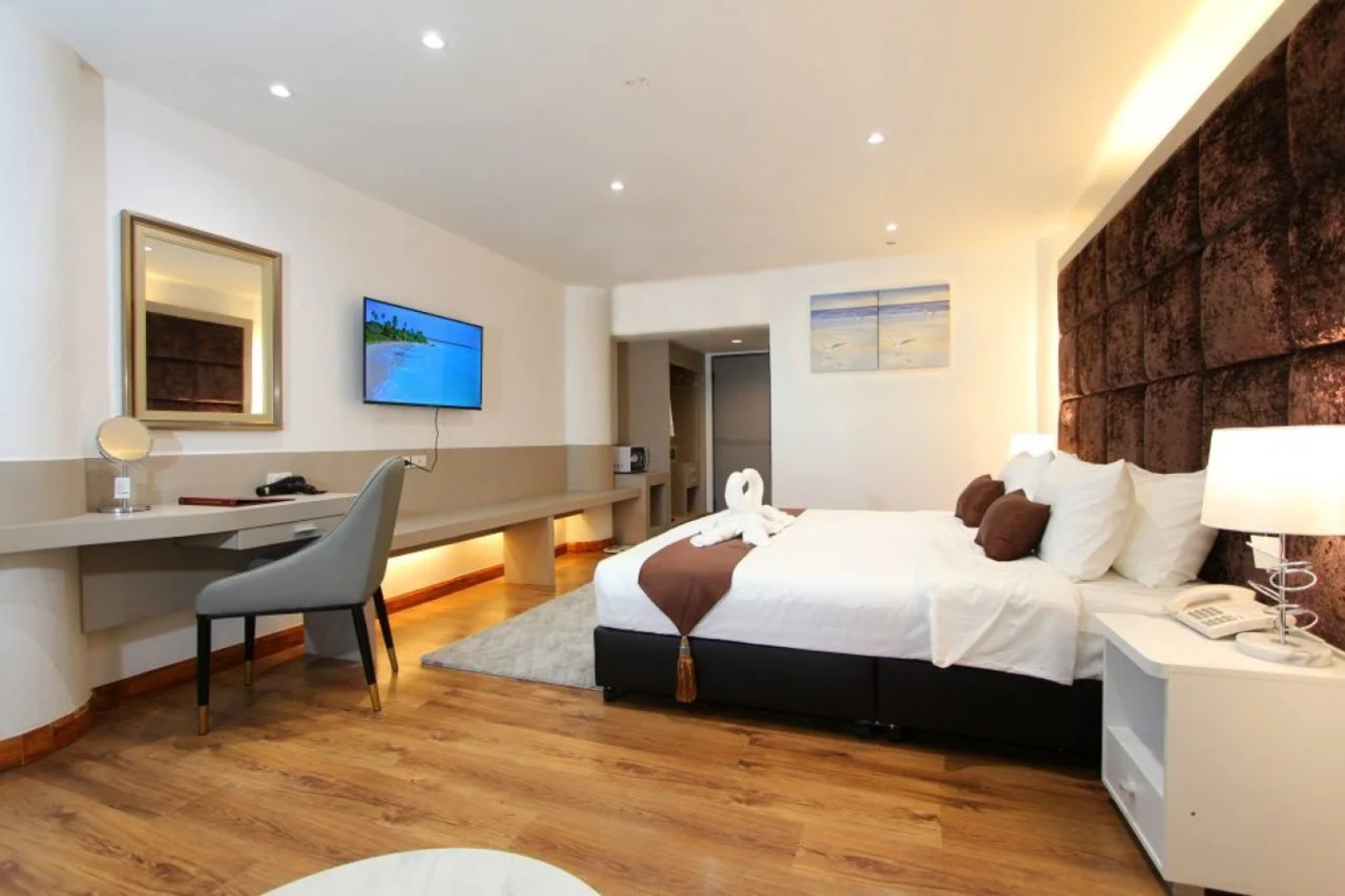 Pooh Beach Resort & Spa