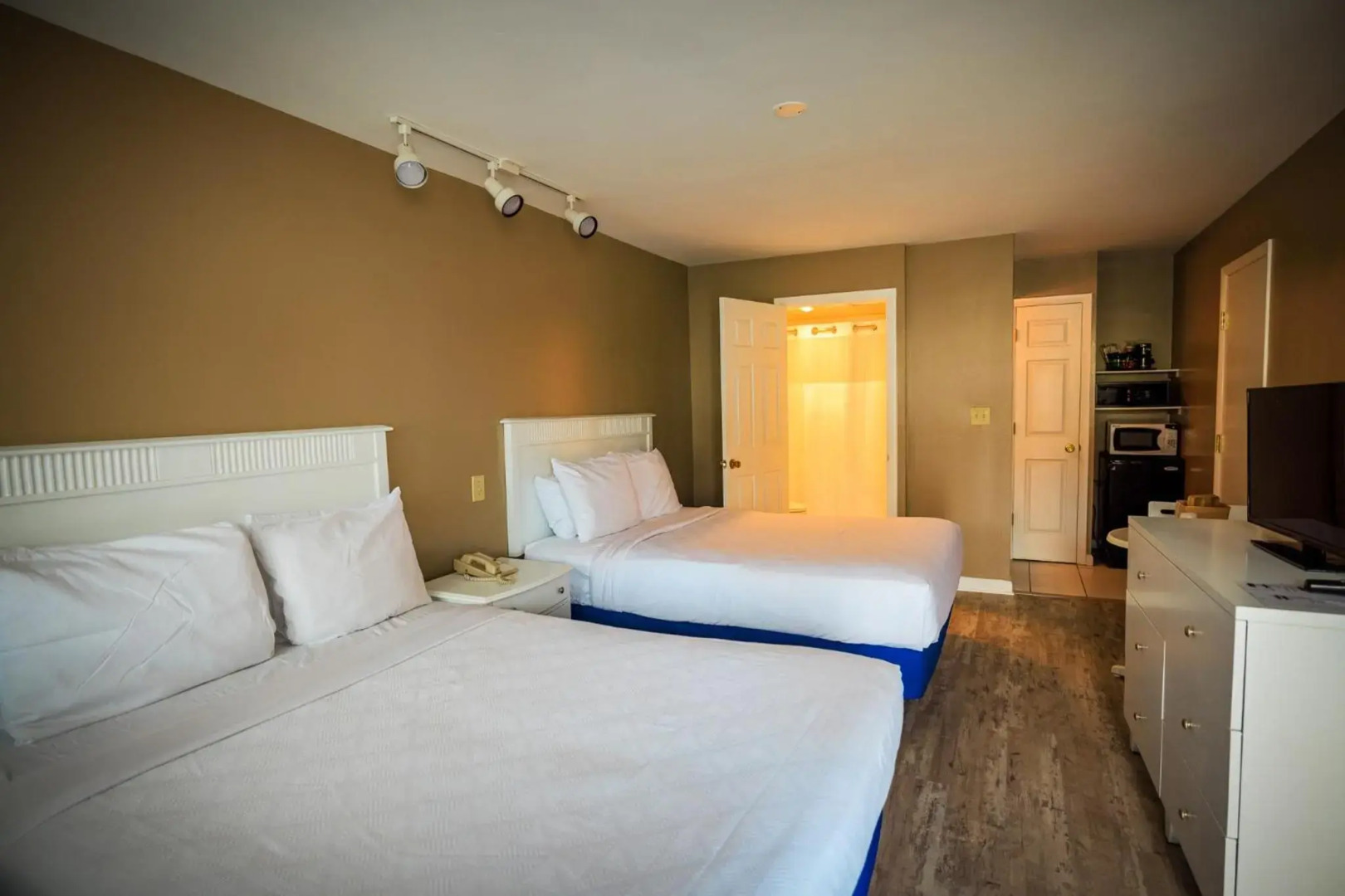 The White Sands Oceanfront Resort & Spa