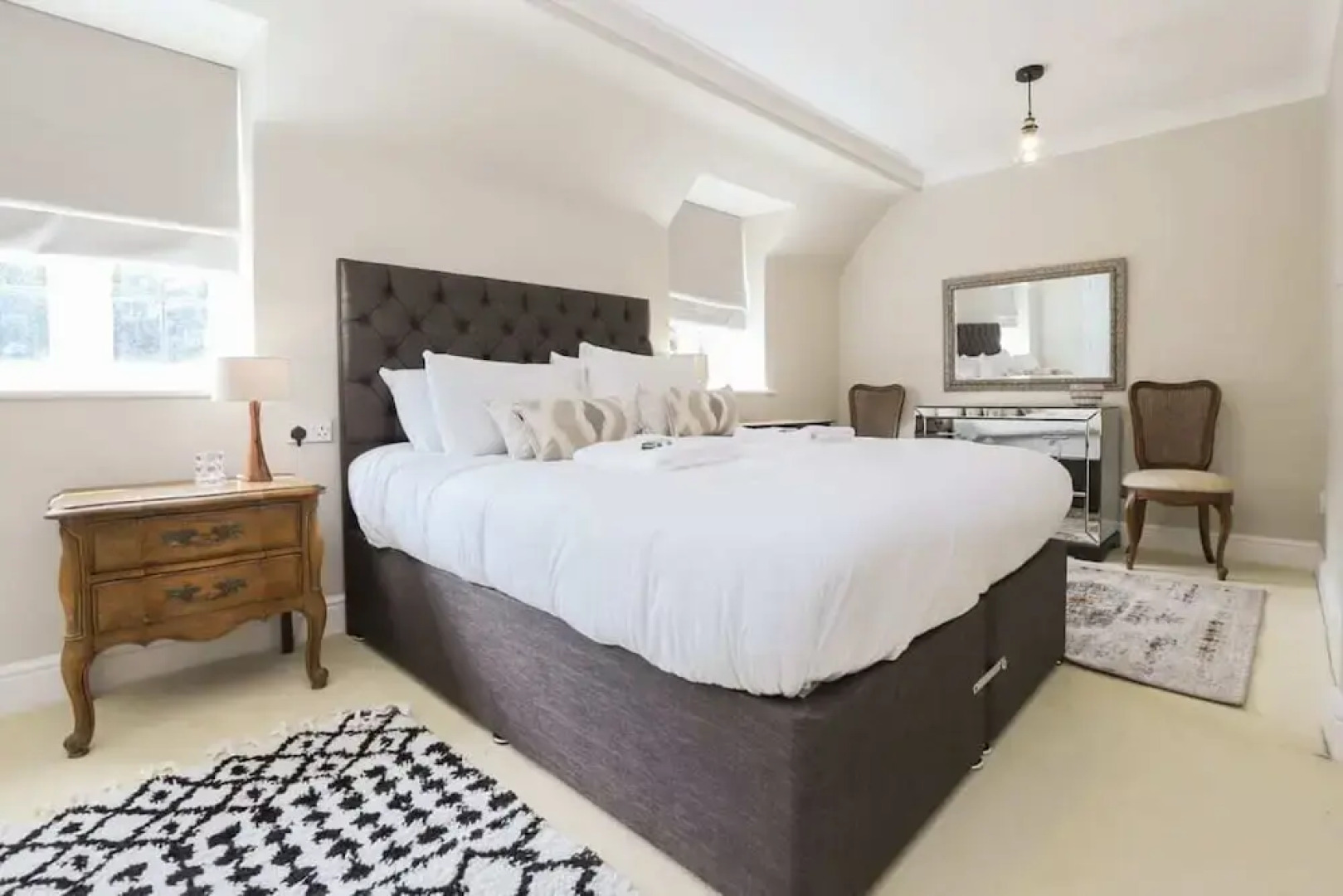 The Stow Secret Cottage - Breathtaking 5bdr Cottage With Parking + Garden