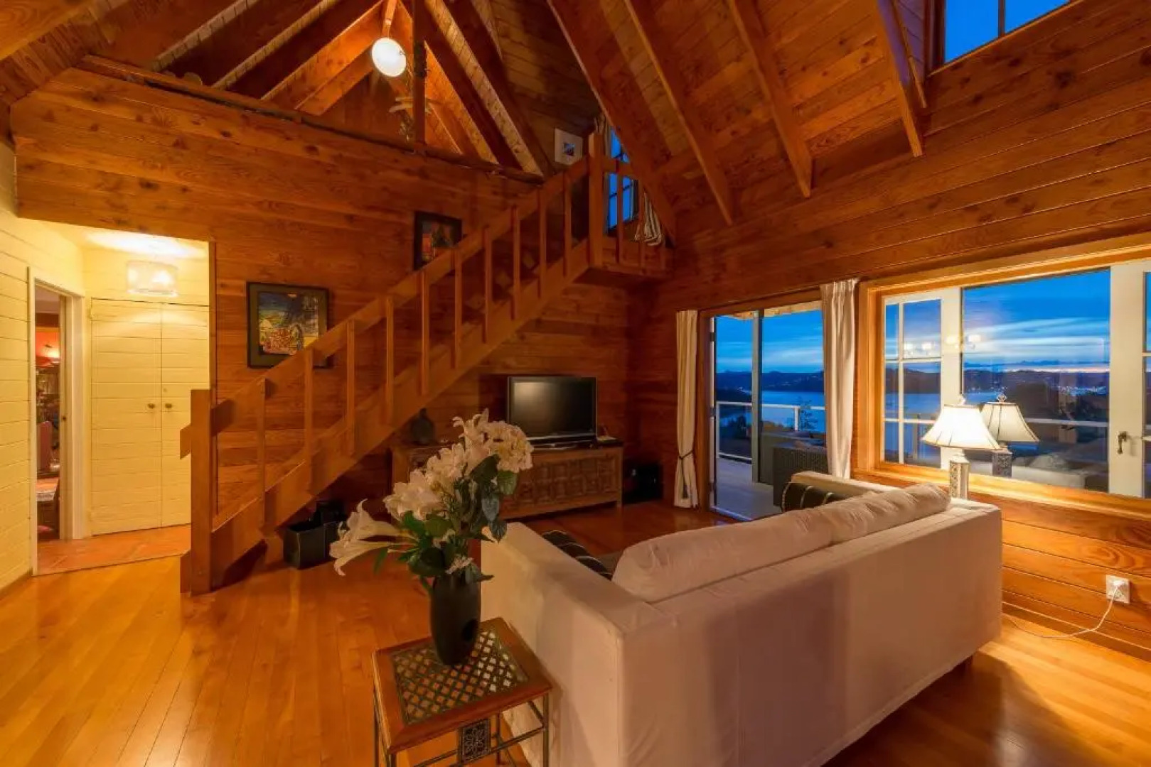 Veronica House - Russell Holiday Home