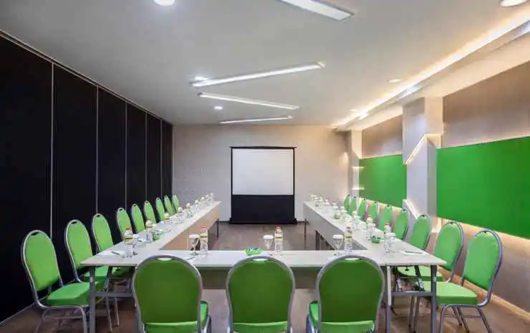 MaxOneHotels at Tidar Surabaya