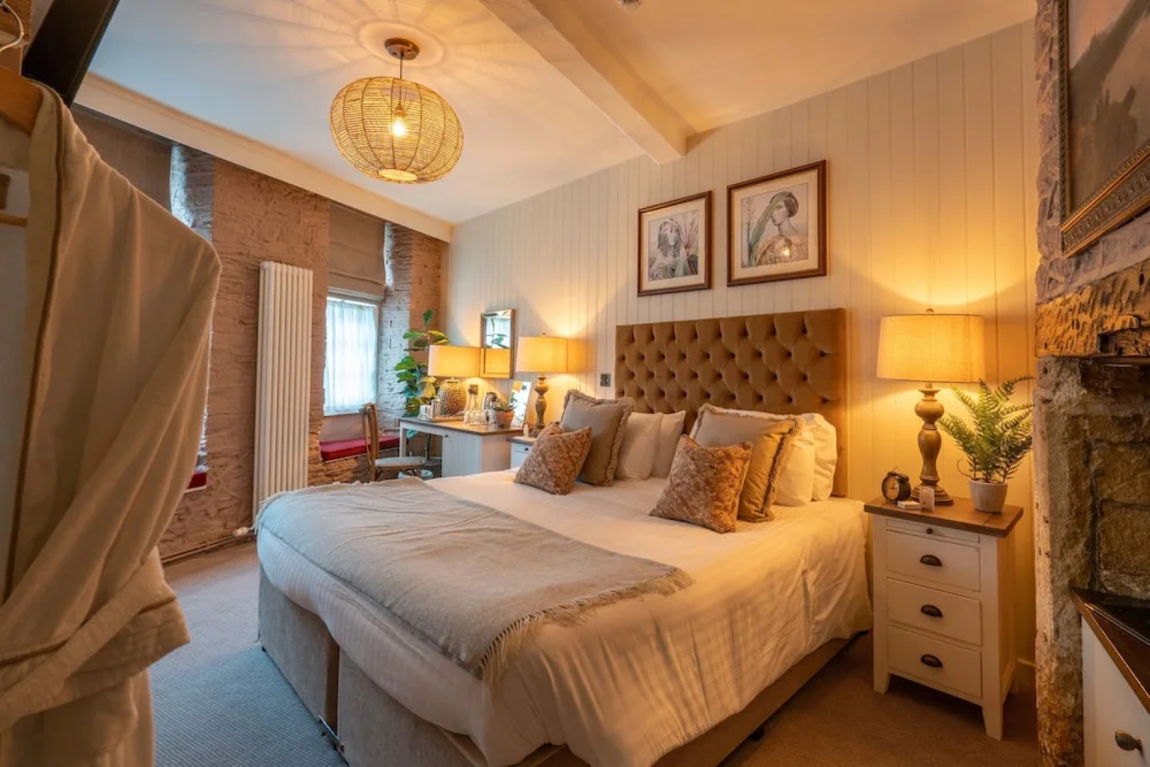 The George Inn & The Plaine