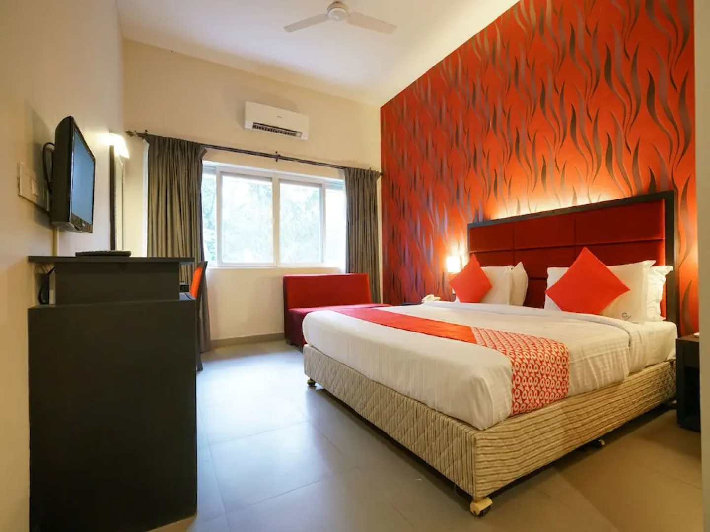 Mookkannoor Tourist Home by OYO Rooms