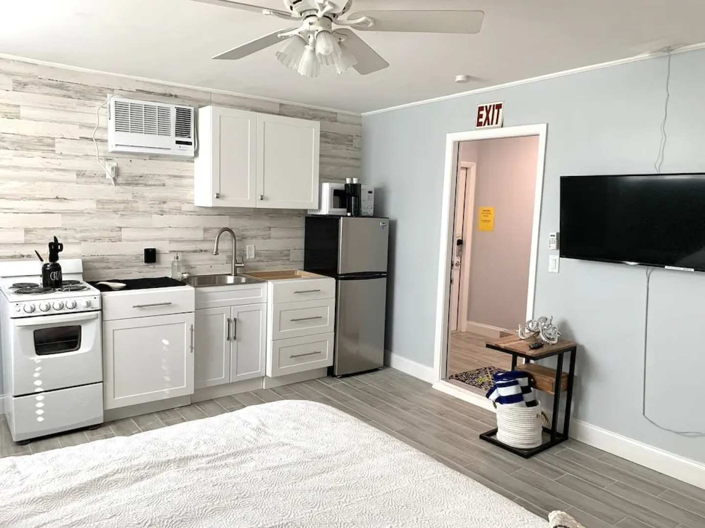 Seas The Day 8: Designer Beach W/ Pool! 3 Bedroom Condo