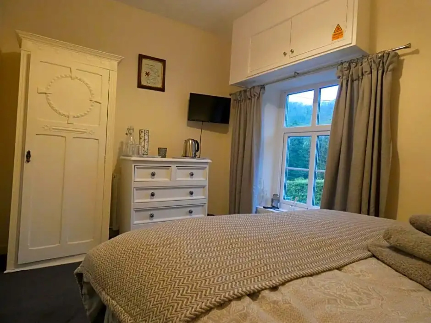 The Farmers Arms, Cwmdu