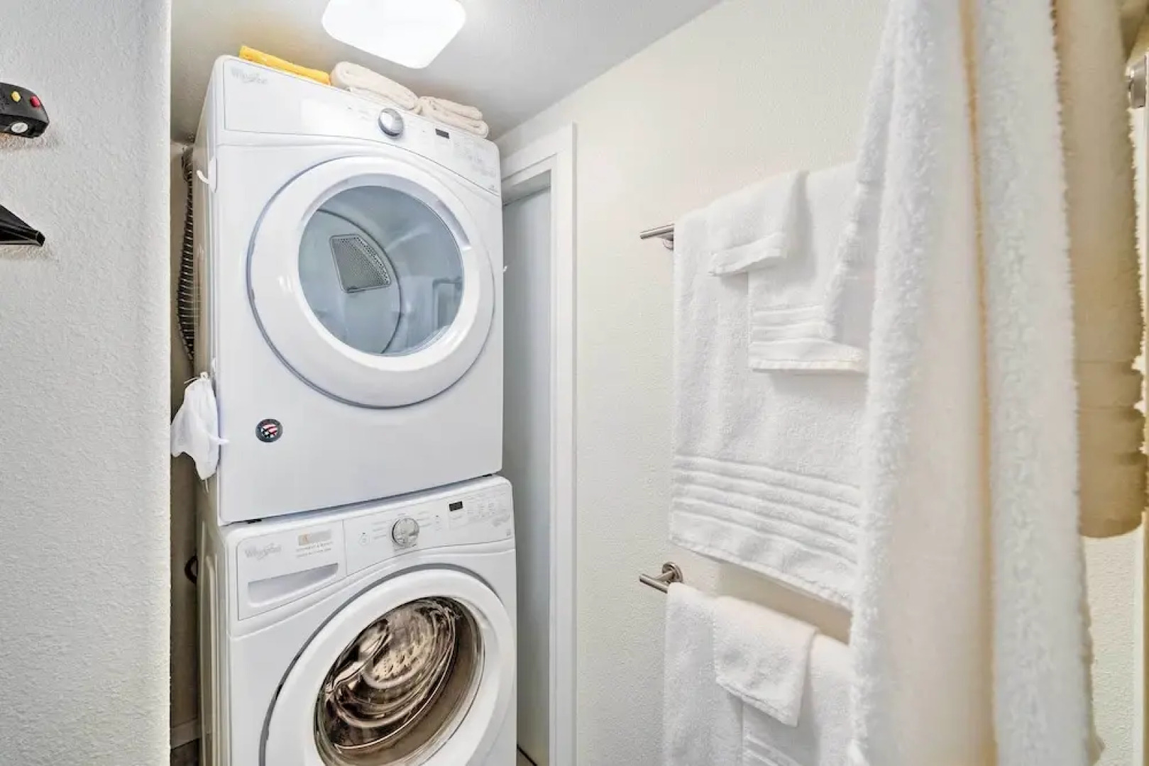 House w/ Deck on Whidbey Island, 1 Mi From Shore!