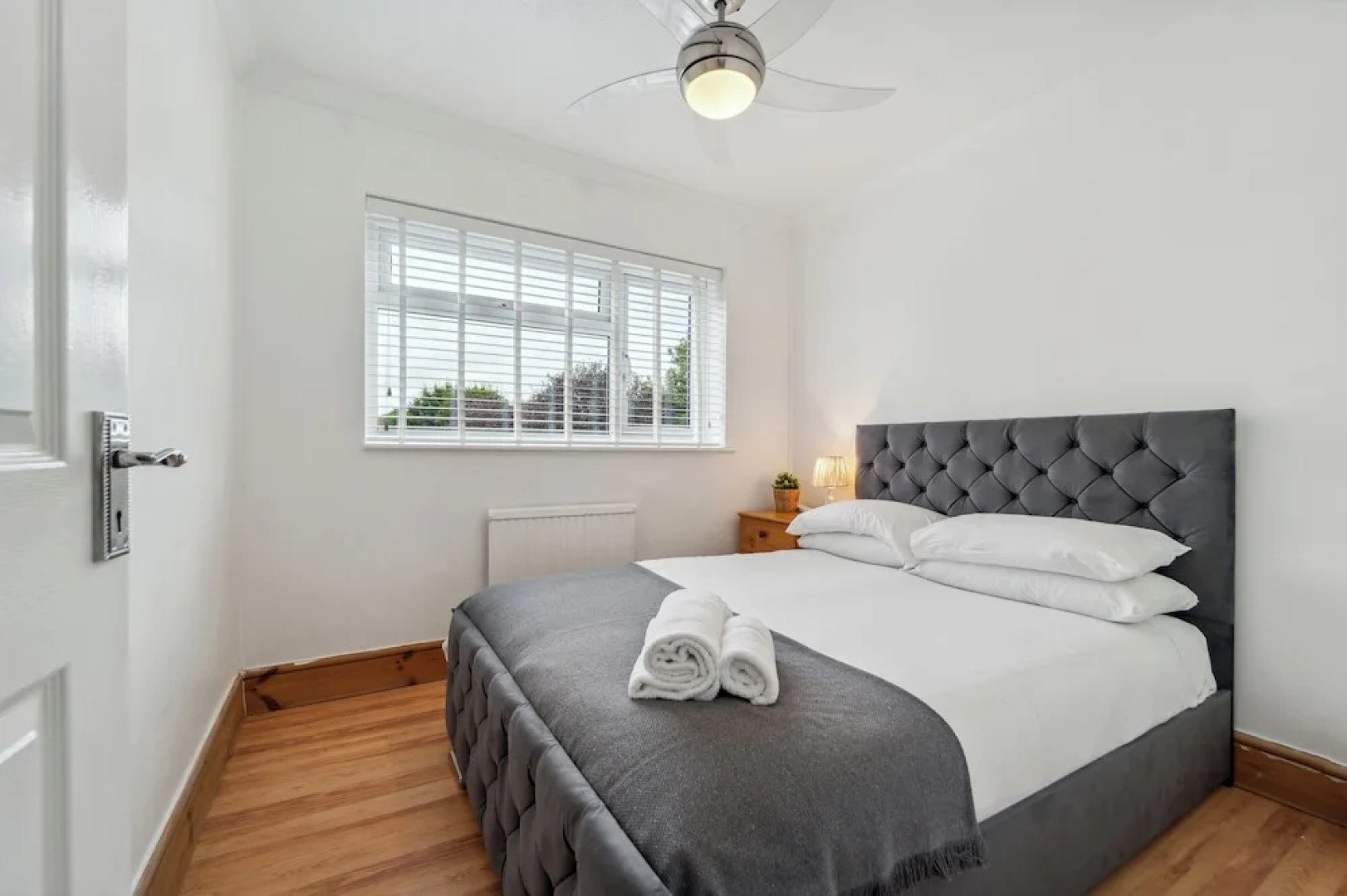 Spacious Home - Sleeps 10 - Free Parking - Pets