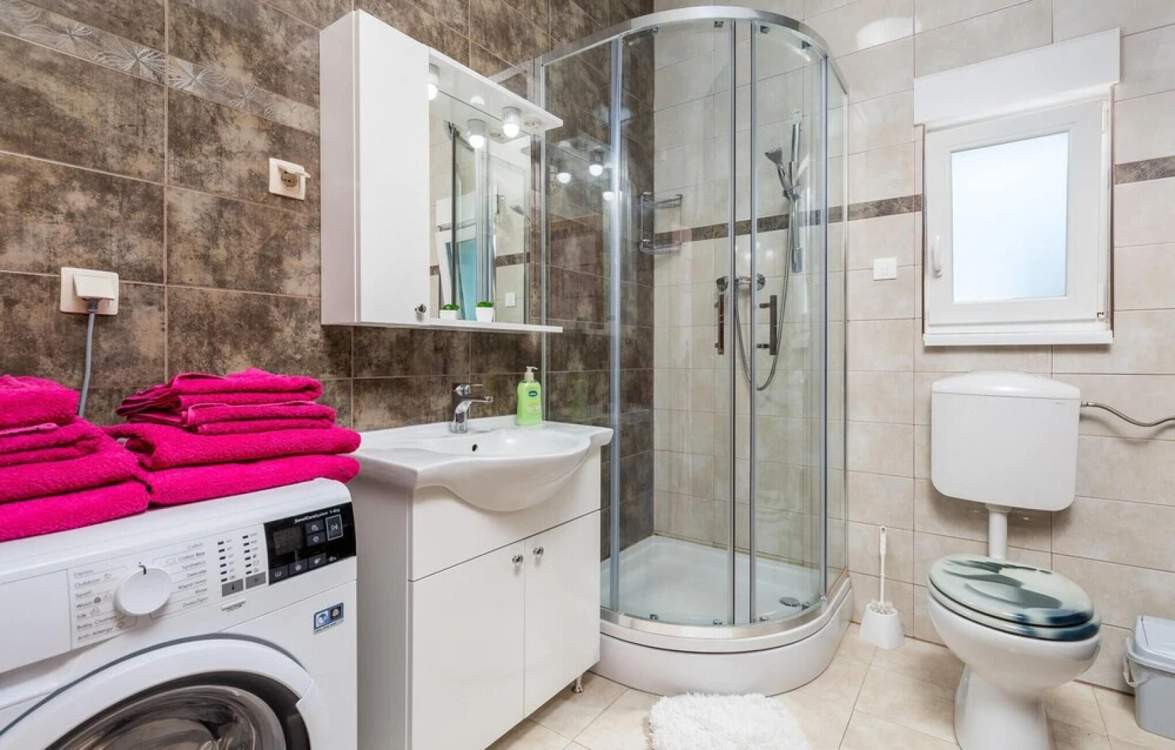 Stunning Home in Vrh With Wifi and 1 Bedrooms