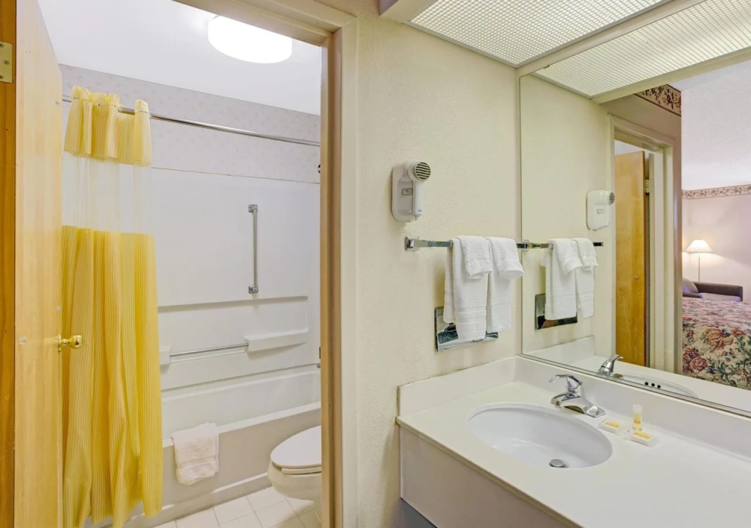 Days Inn by Wyndham Cornelius Lake Norman