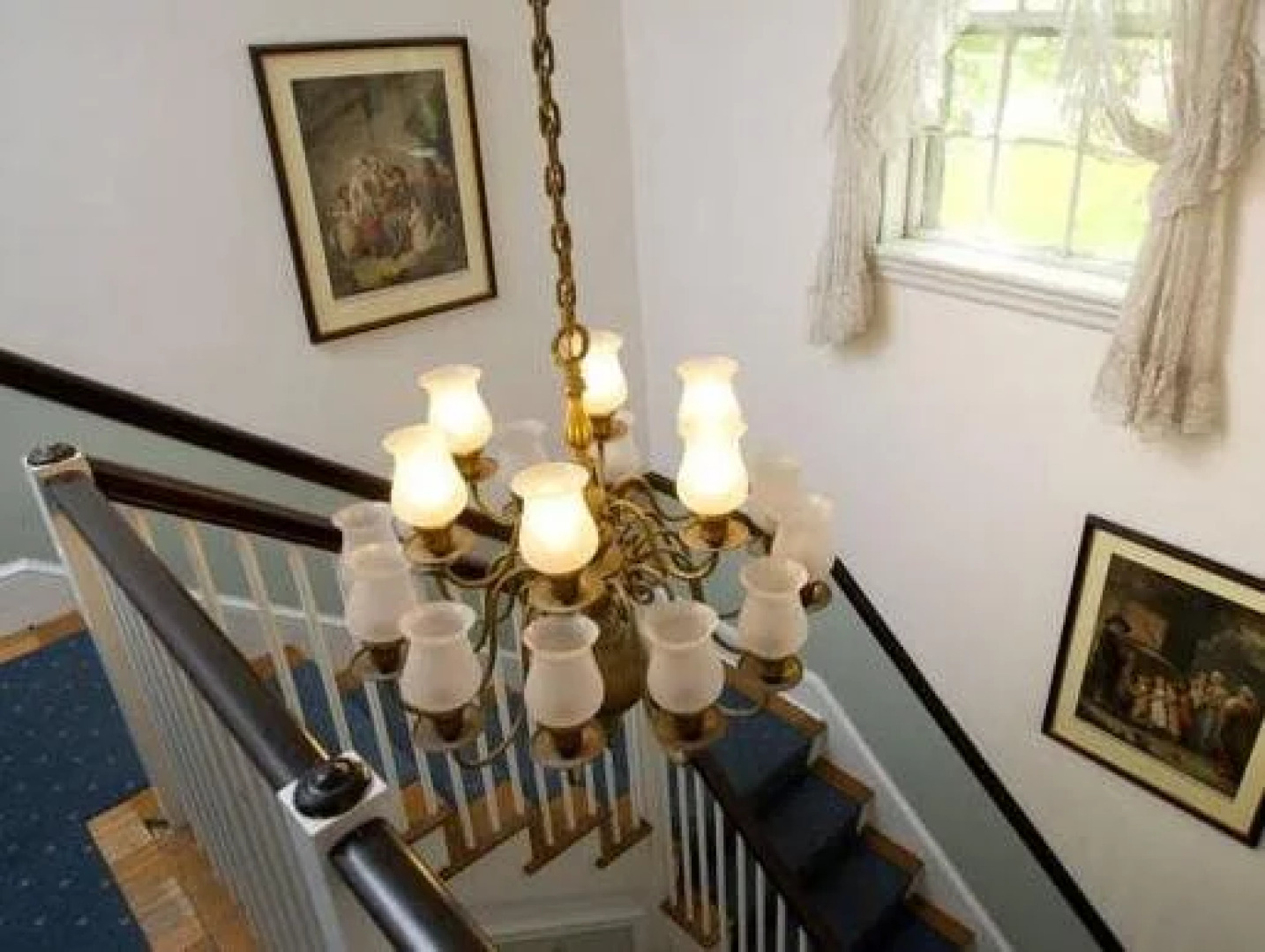 Anne's White Columns Inn