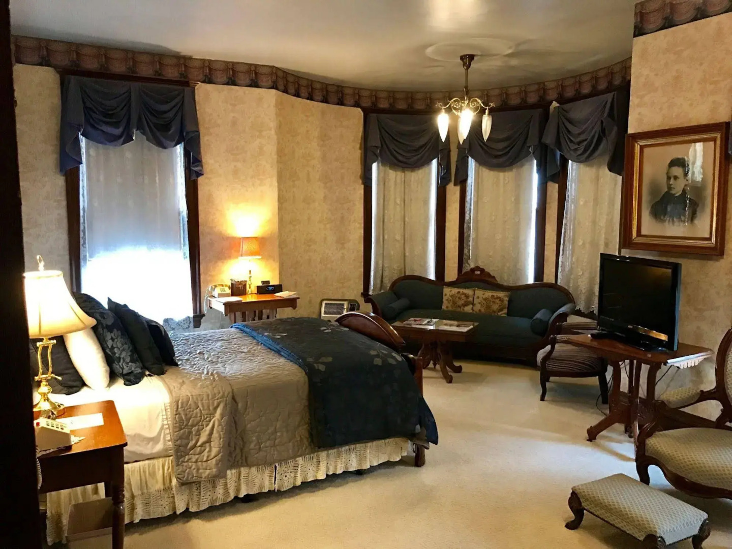 Redstone Inn And Suites