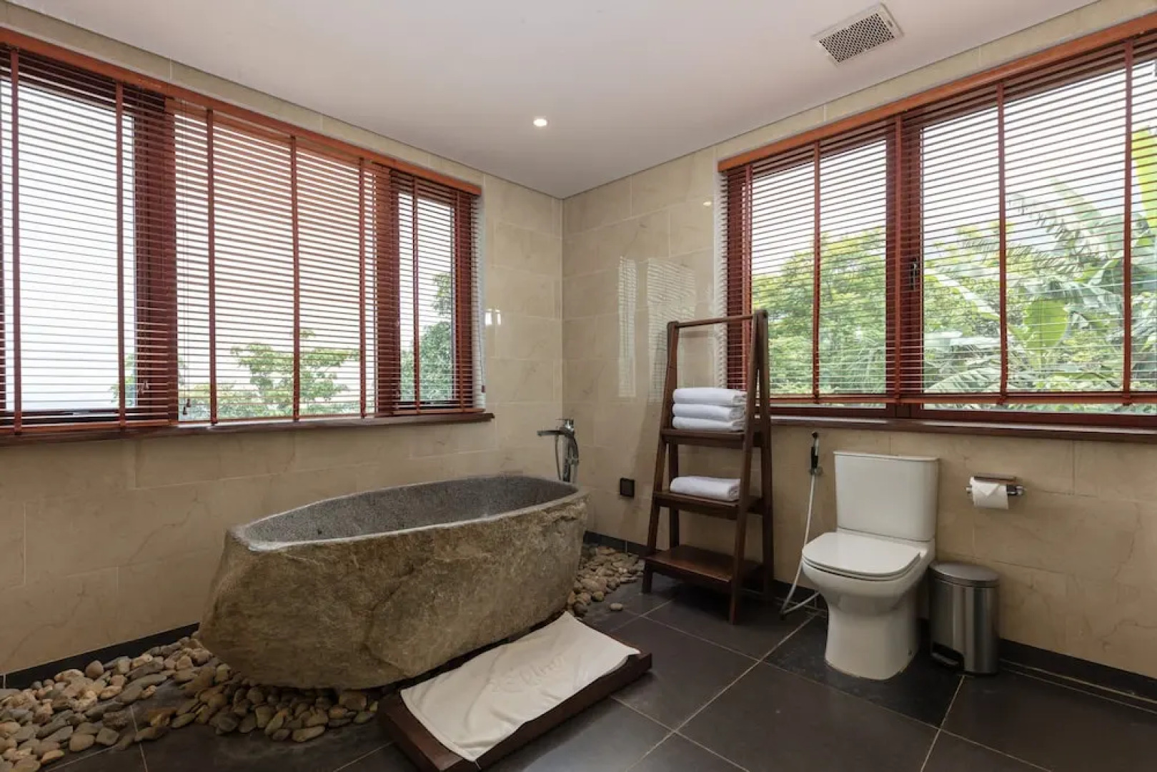 Ebino Pù Luông Resort