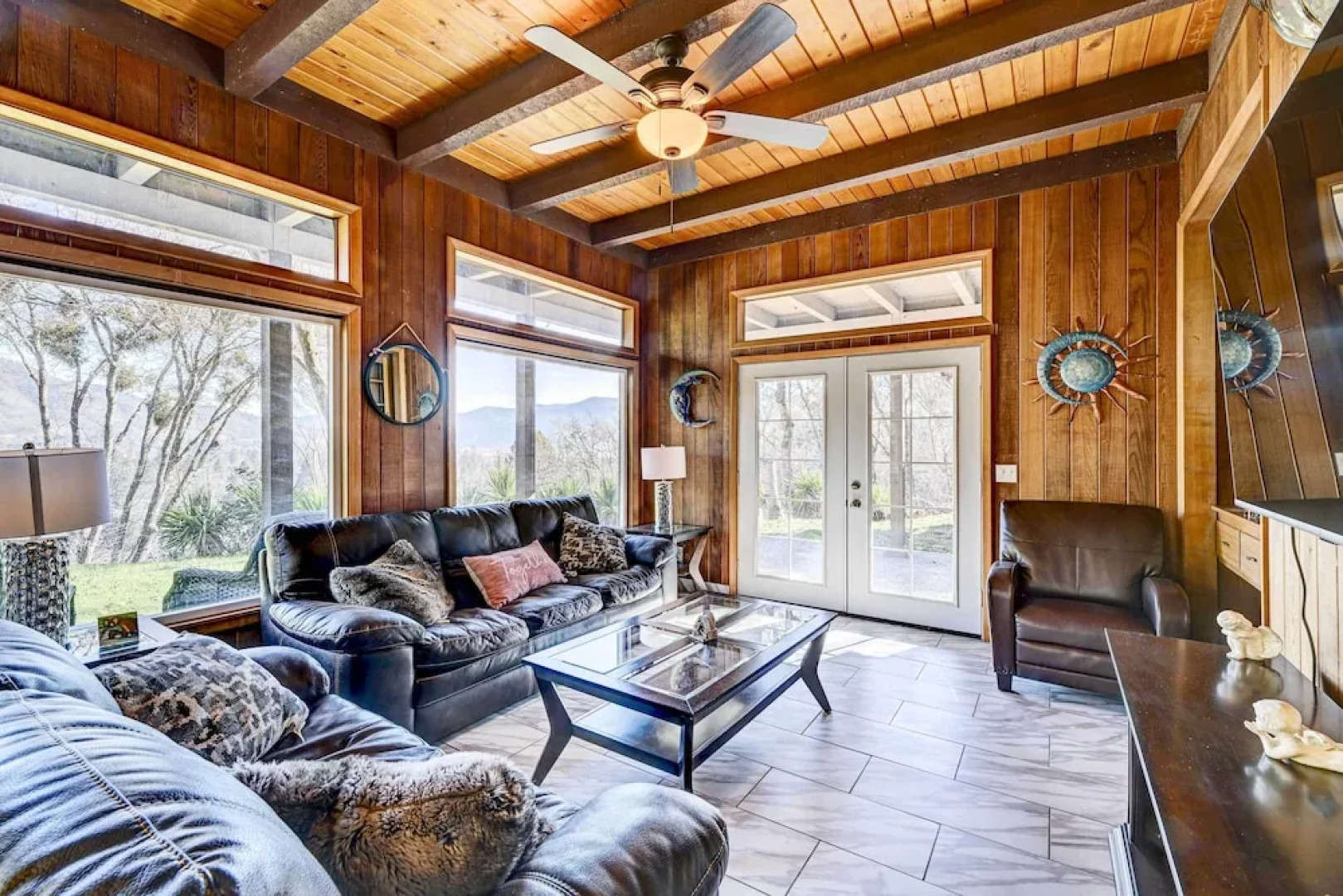 Pet-friendly Grants Pass Home w/ Hot Tub!