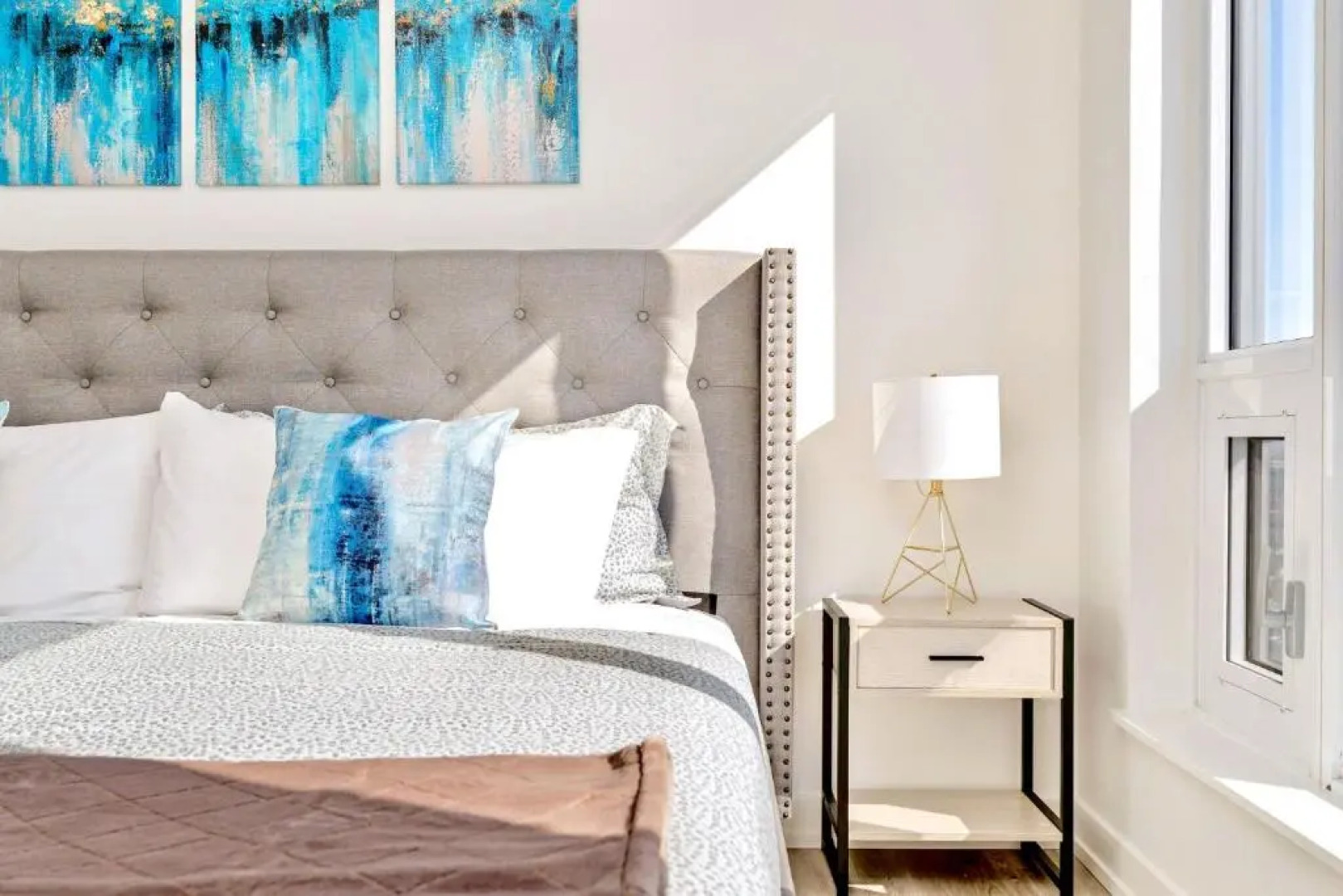 Luxury 1BR Condo - Private Balcony City Views