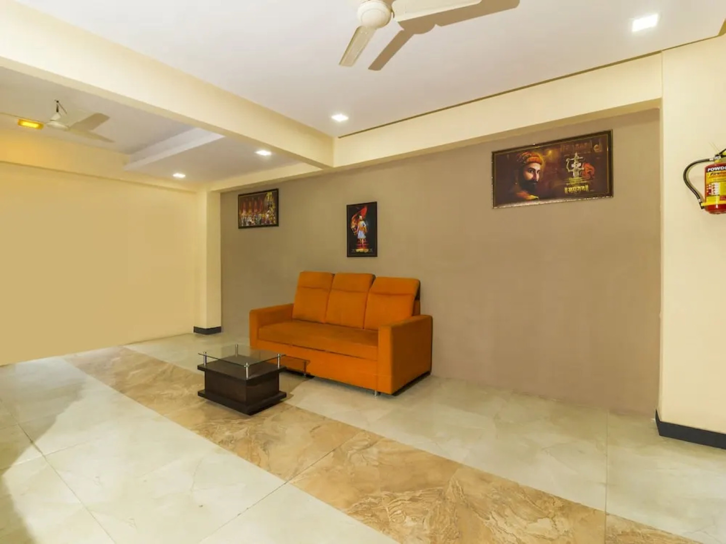 OYO 24621 The Star Hotel