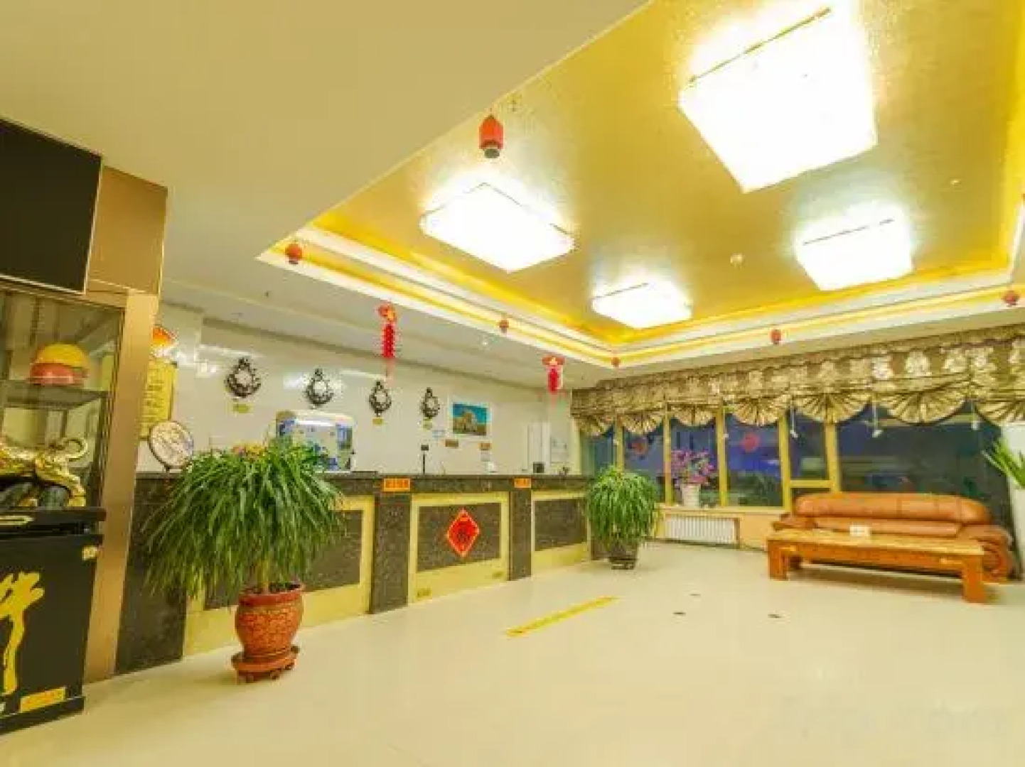 Huyang Business Hotel