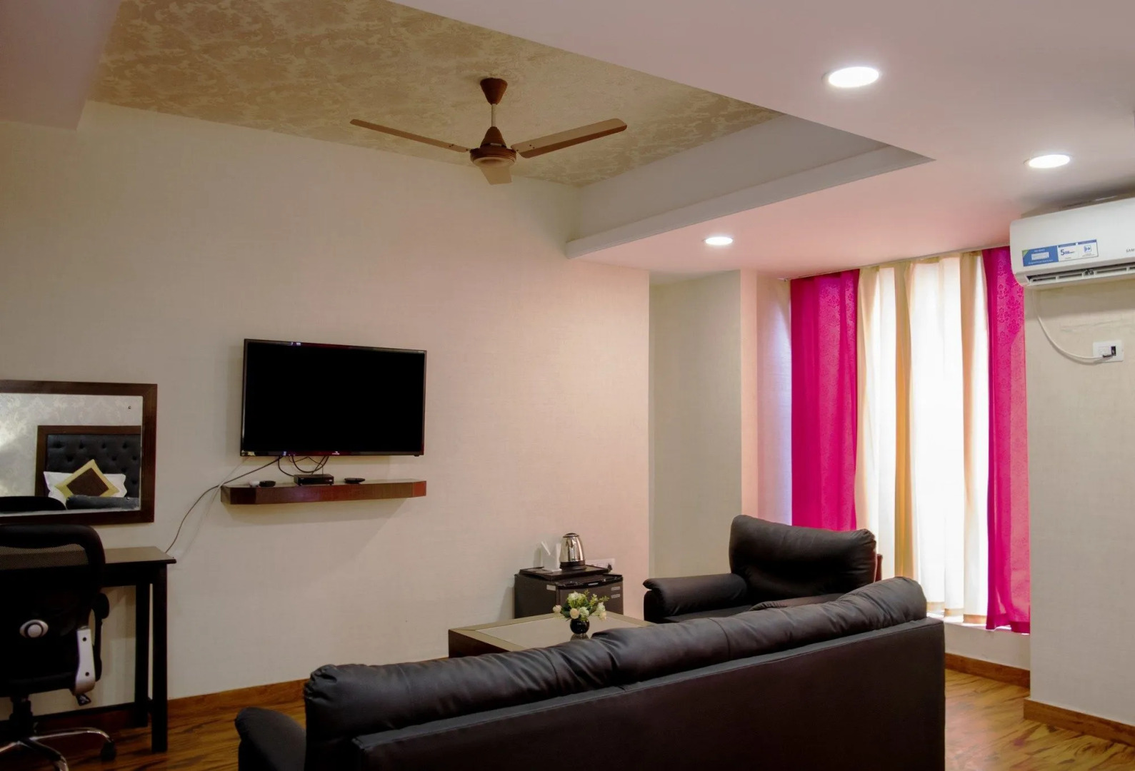 Fabhotel White Castle Sez