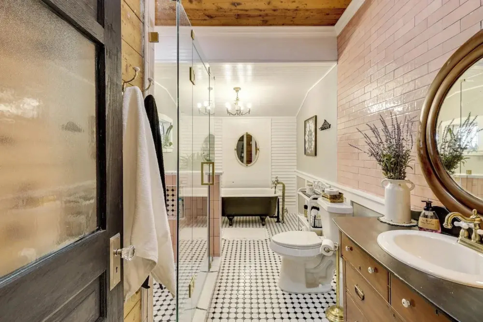 1925 Craftsman Bungalow - 1 Mi to Dtwn Waxahachie!