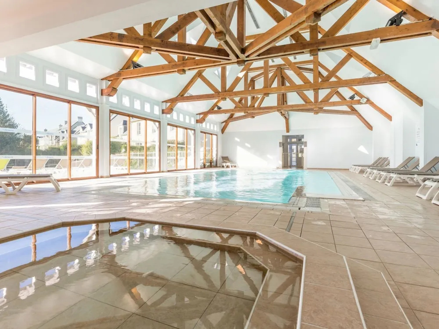 Modern Apartment With Buth tub Near the Historic Omaha Beach
