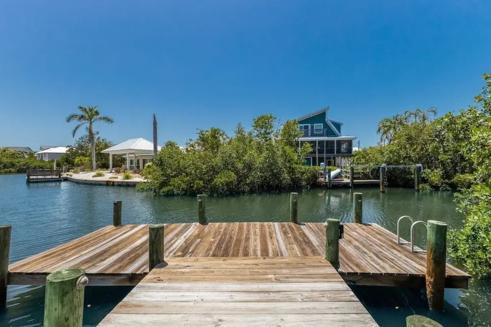 Gladiolus On The Water 3 Bedroom Home by RedAwning