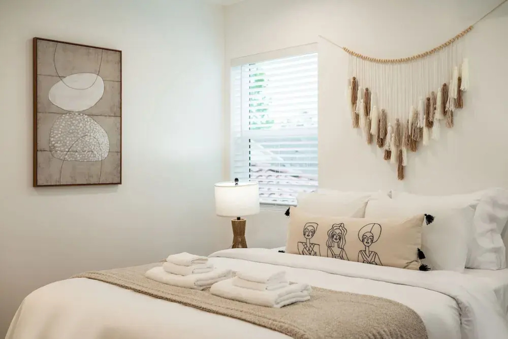 Cozy Modern Stay in Alhambra 30plus Days Welcome