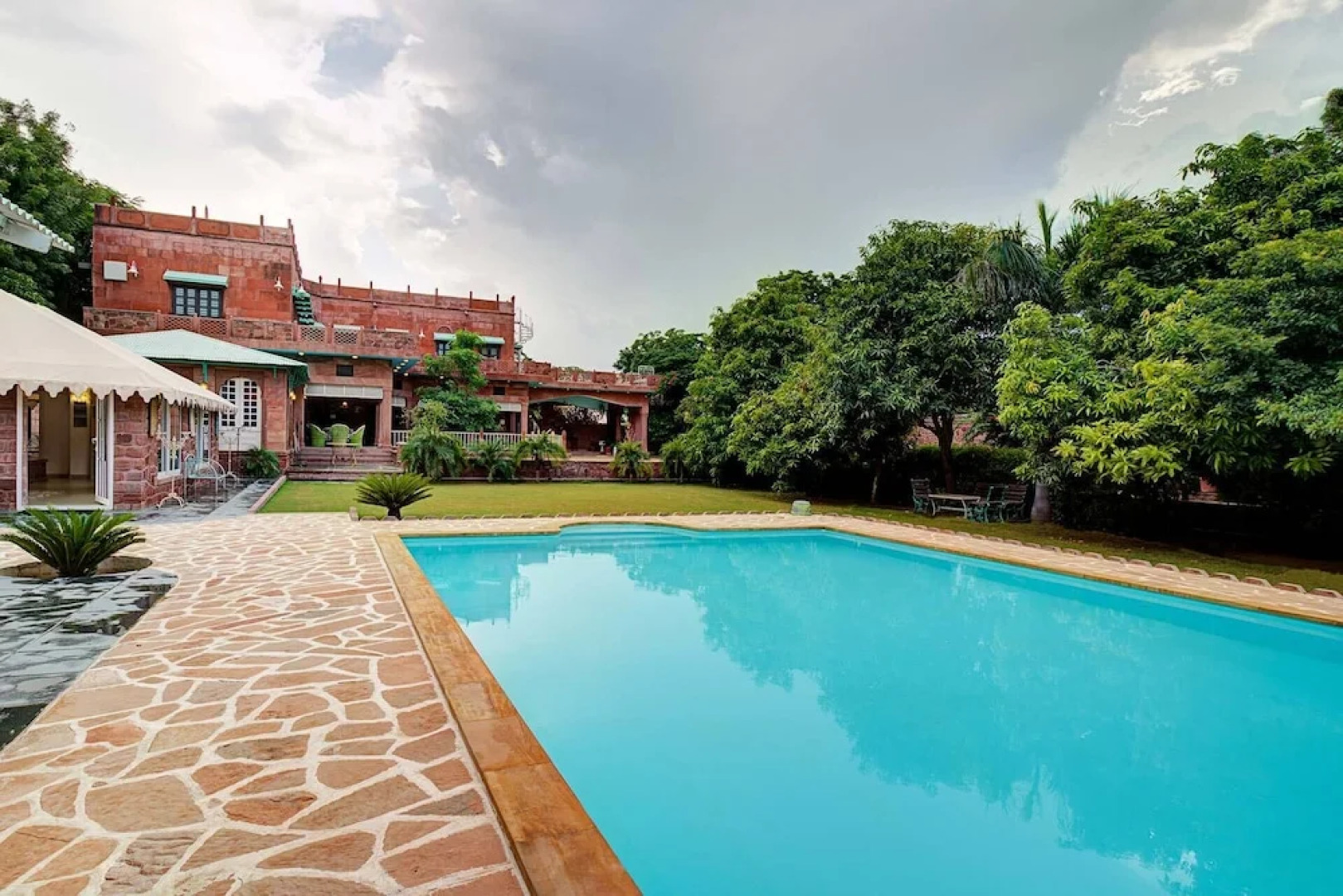 Oasis of Serenity by Vista Rooms