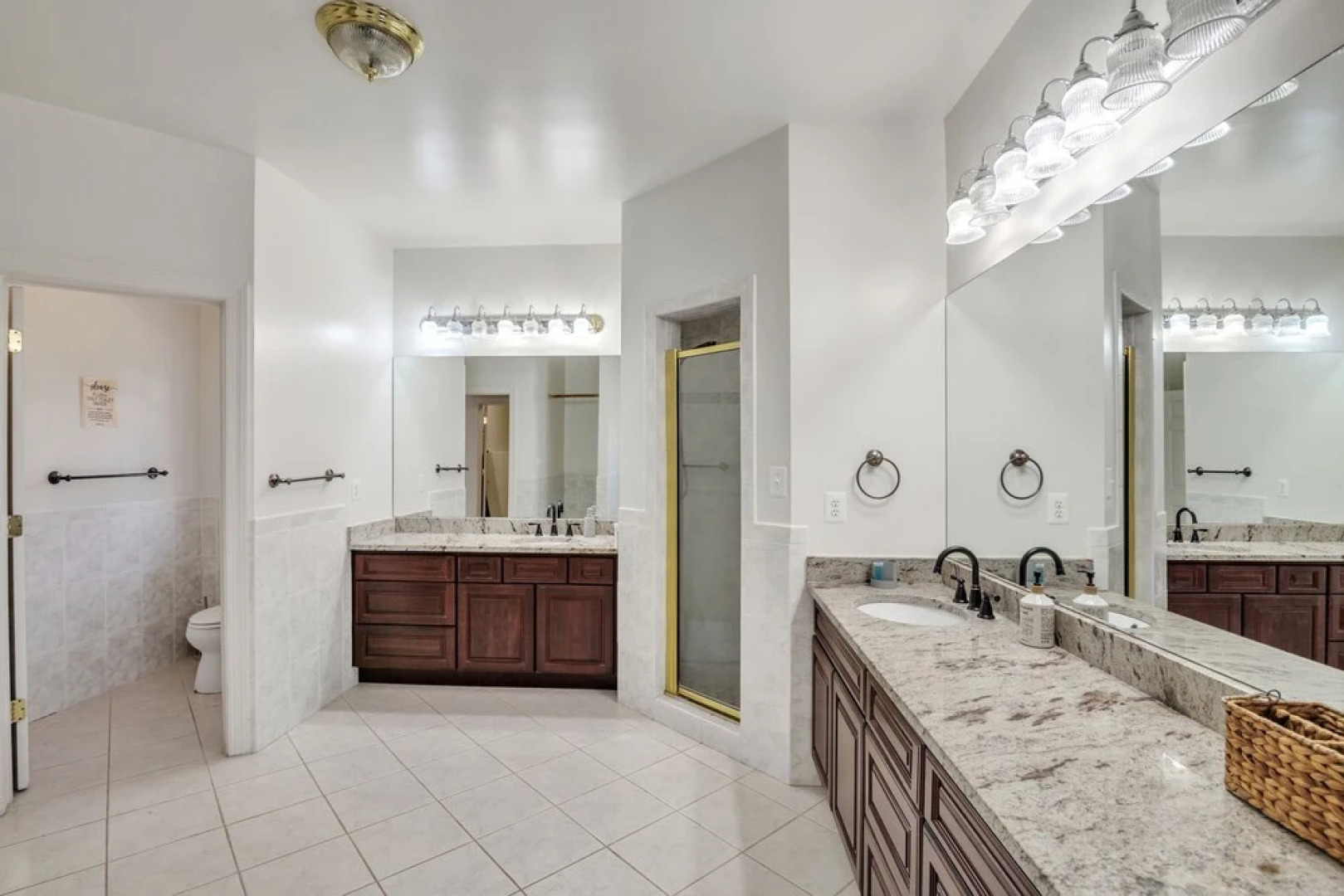 Bull Run Estate: Luxury Retreat W/ Scenic Views 6 Bedroom Home by RedAwning